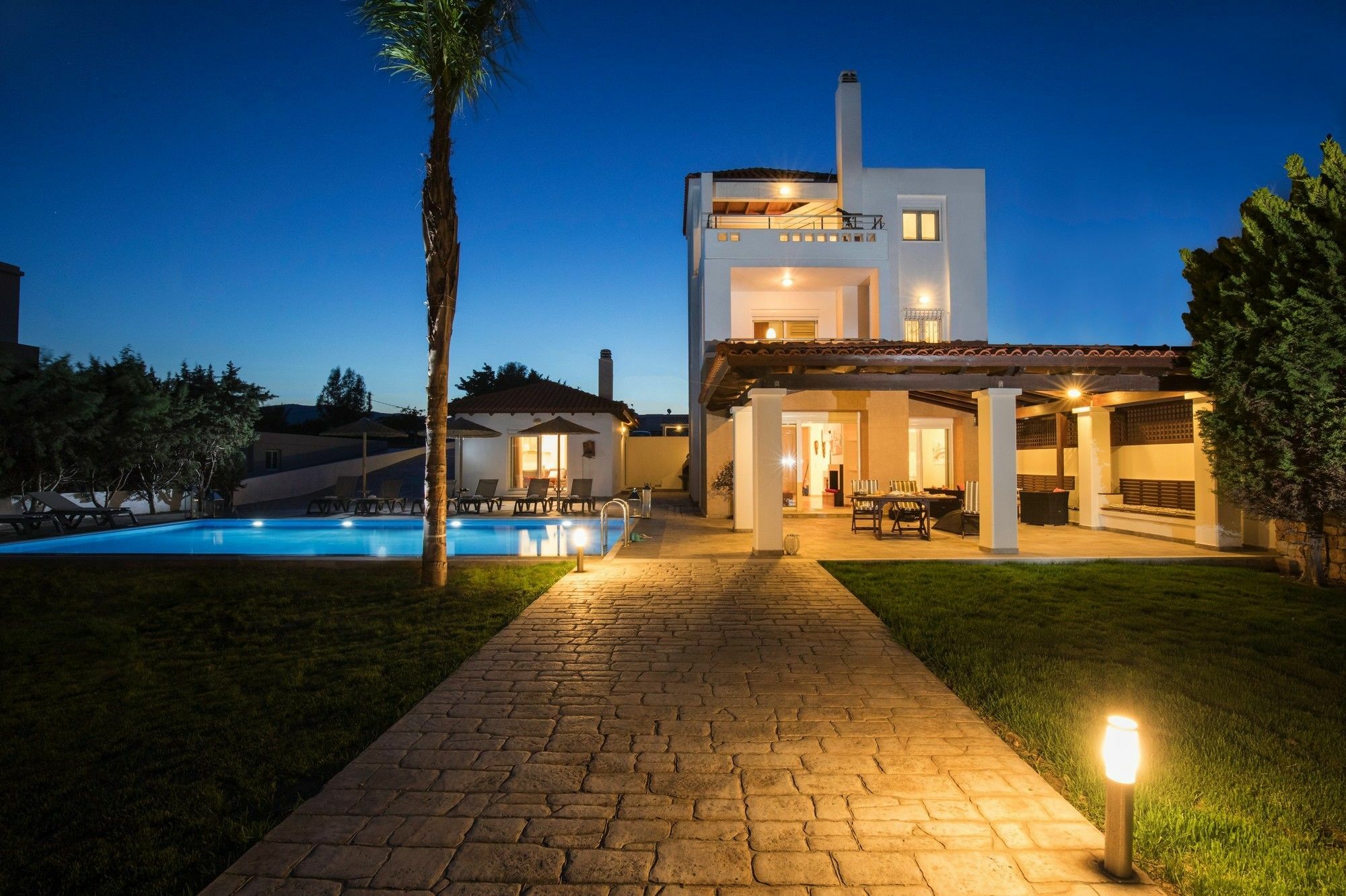 Villa Antonoglou - Waterfront Luxury Retreat