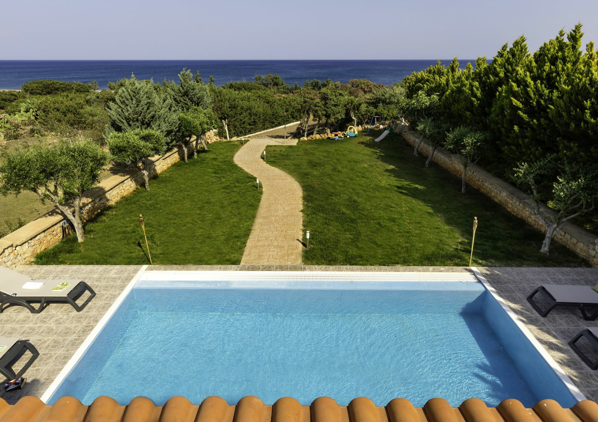 Villa Antonoglou - Waterfront Luxury Retreat