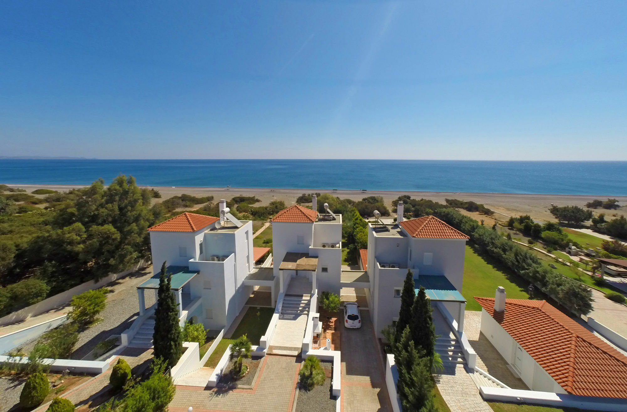 Villa Antonoglou - Waterfront Luxury Retreat *