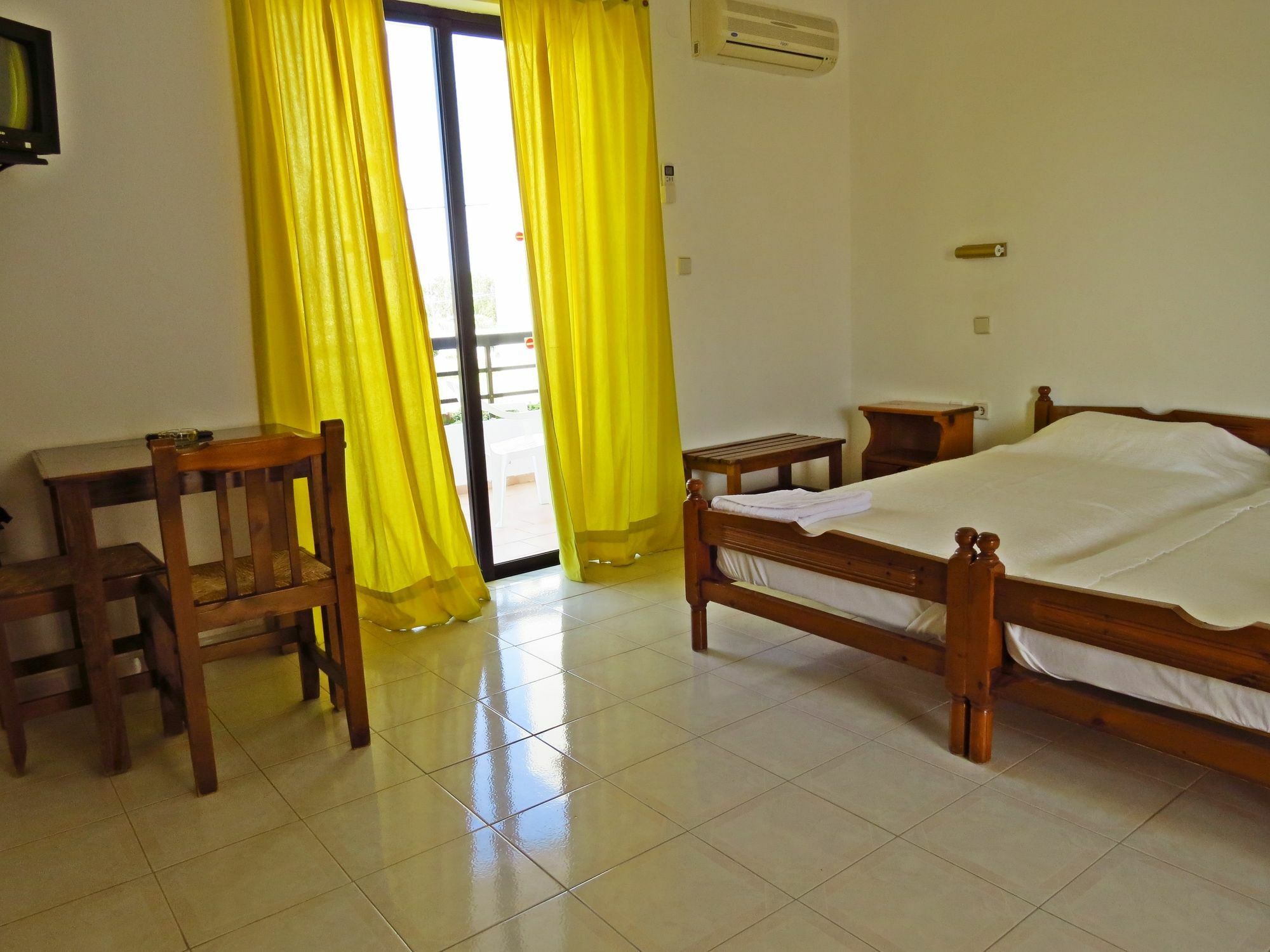 Aparthotel Debby 2*