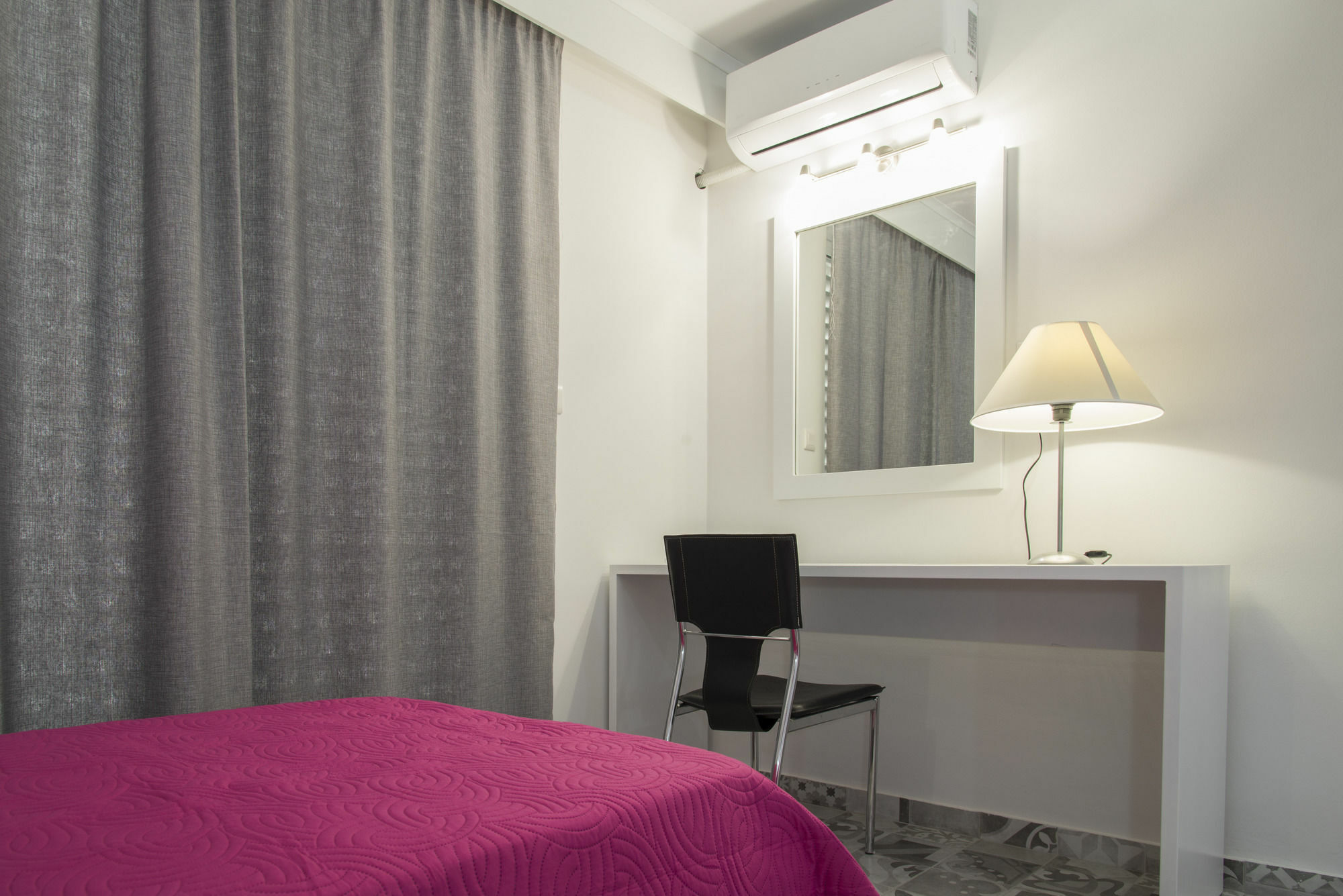 Byron Apartment *