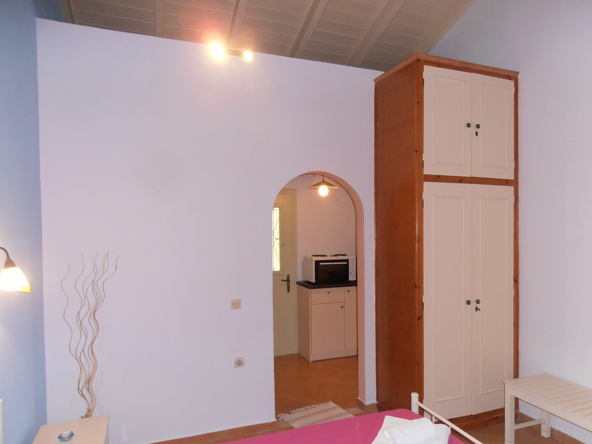Elli Beach And Studios