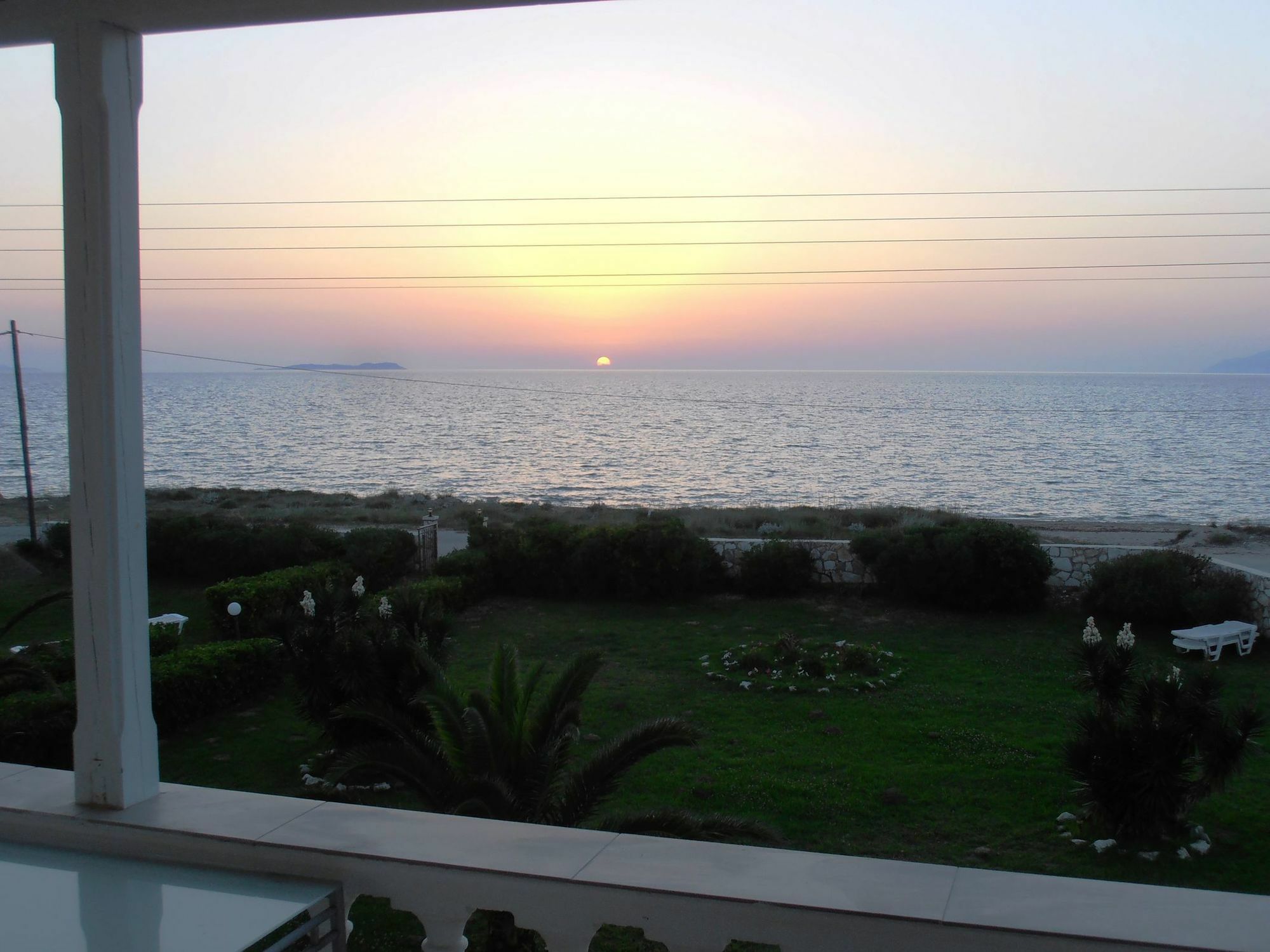 Elli Beach And Studios