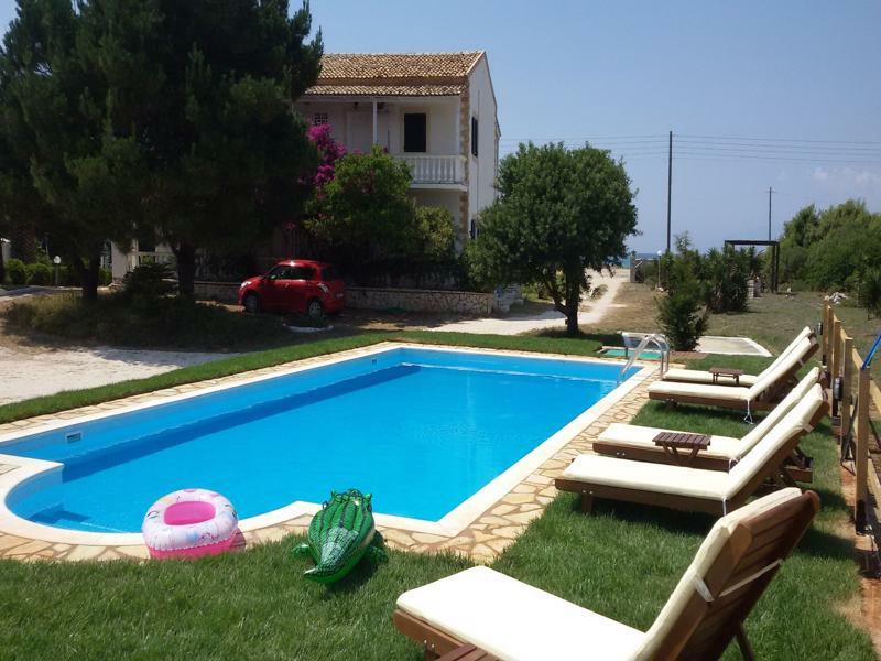 Elli Beach And Studios Apartment *