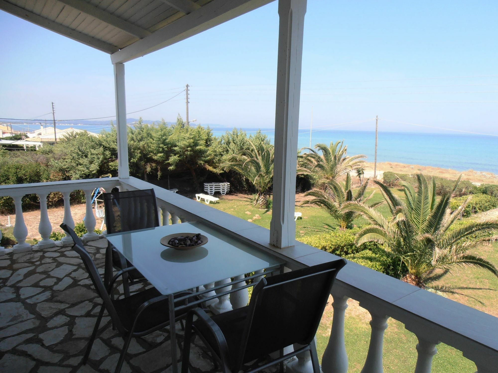 Elli Beach And Studios