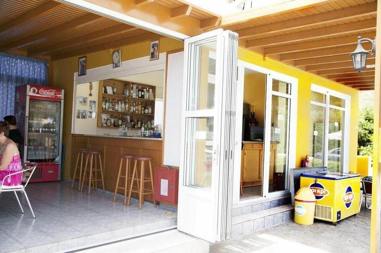 Manolis Aparthotel 2*