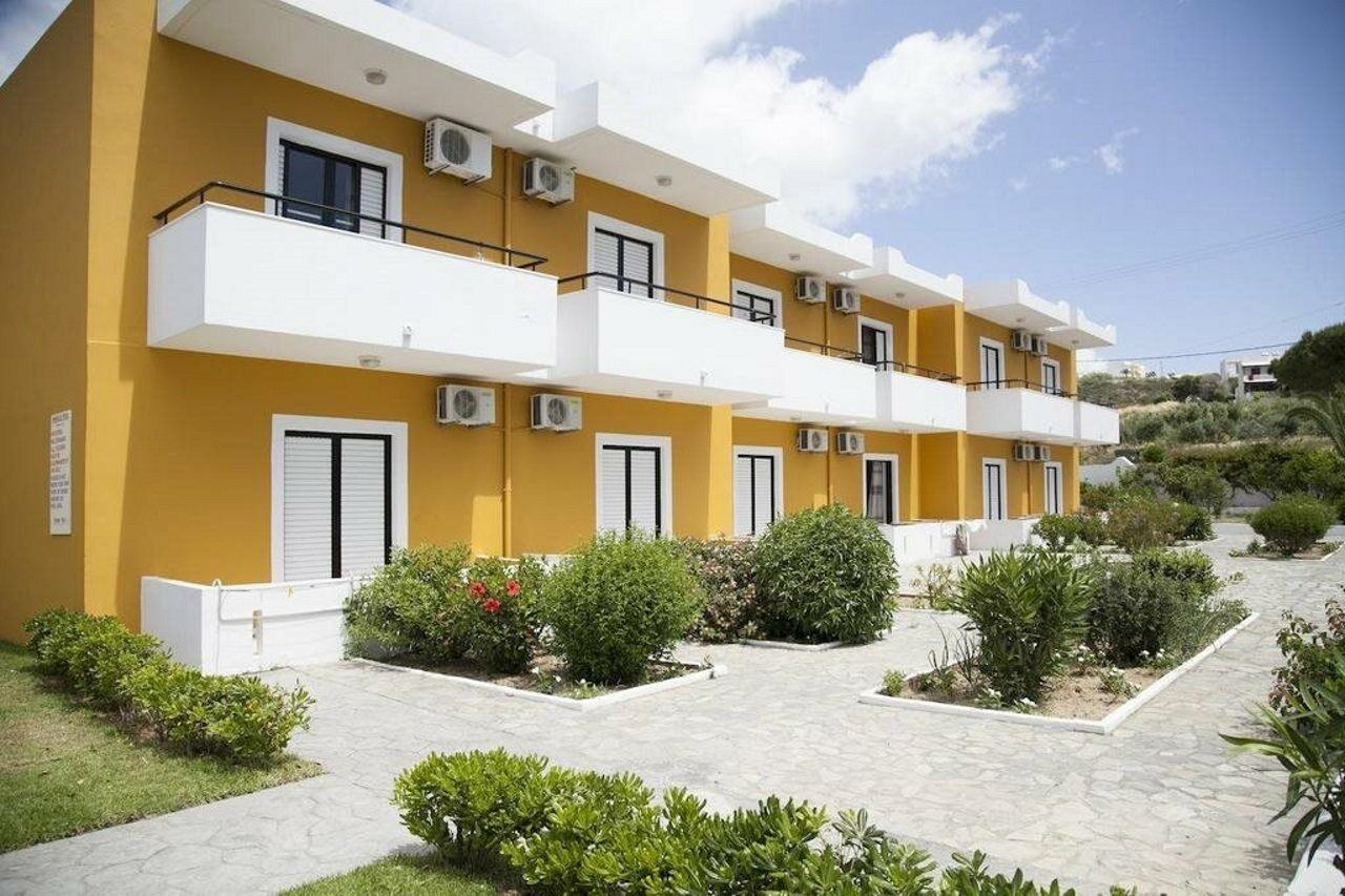 Manolis Aparthotel 2*