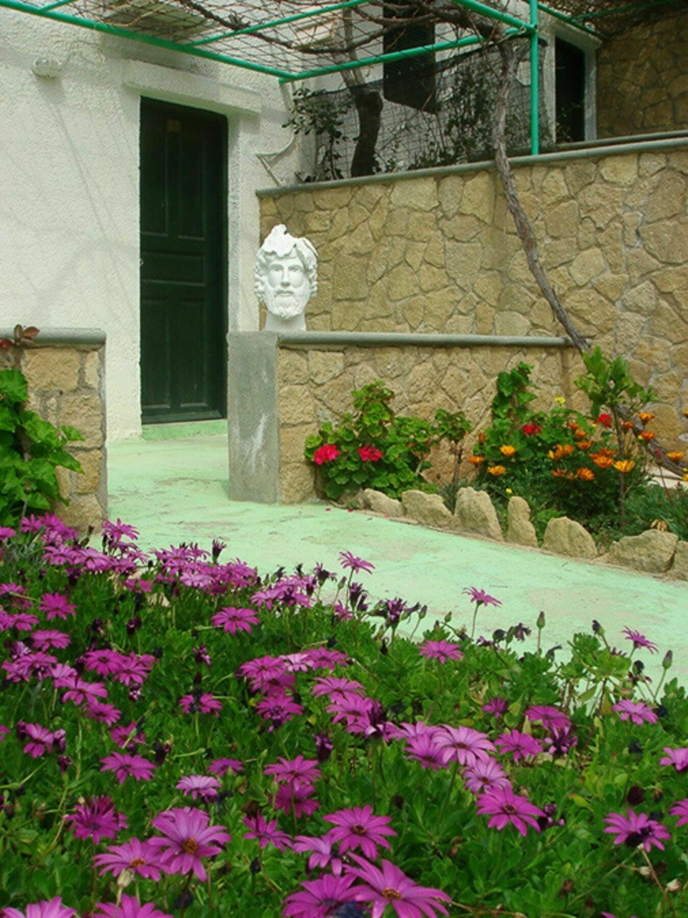 View Hotel Foinikion