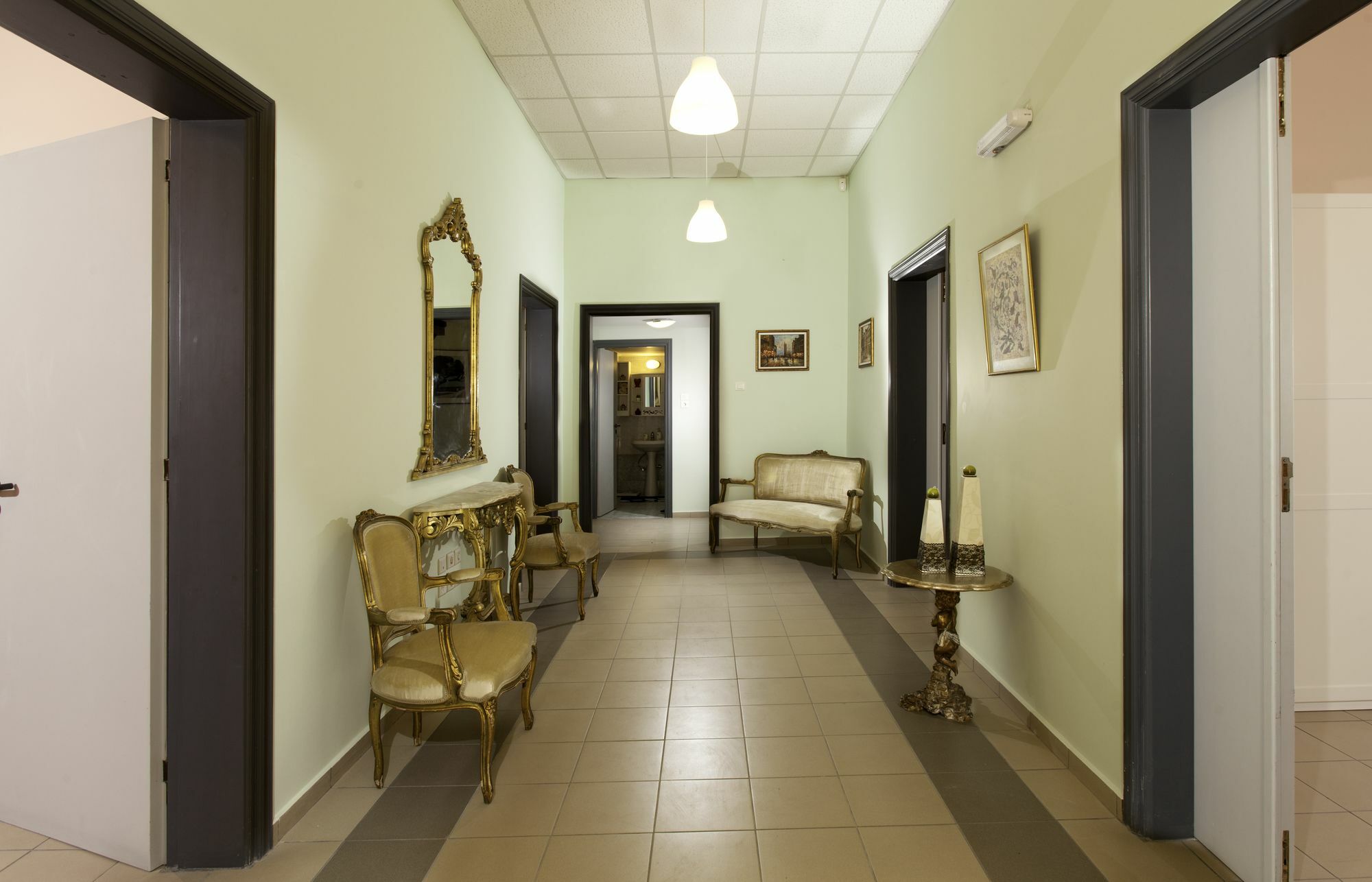 Center House In Rhodes *