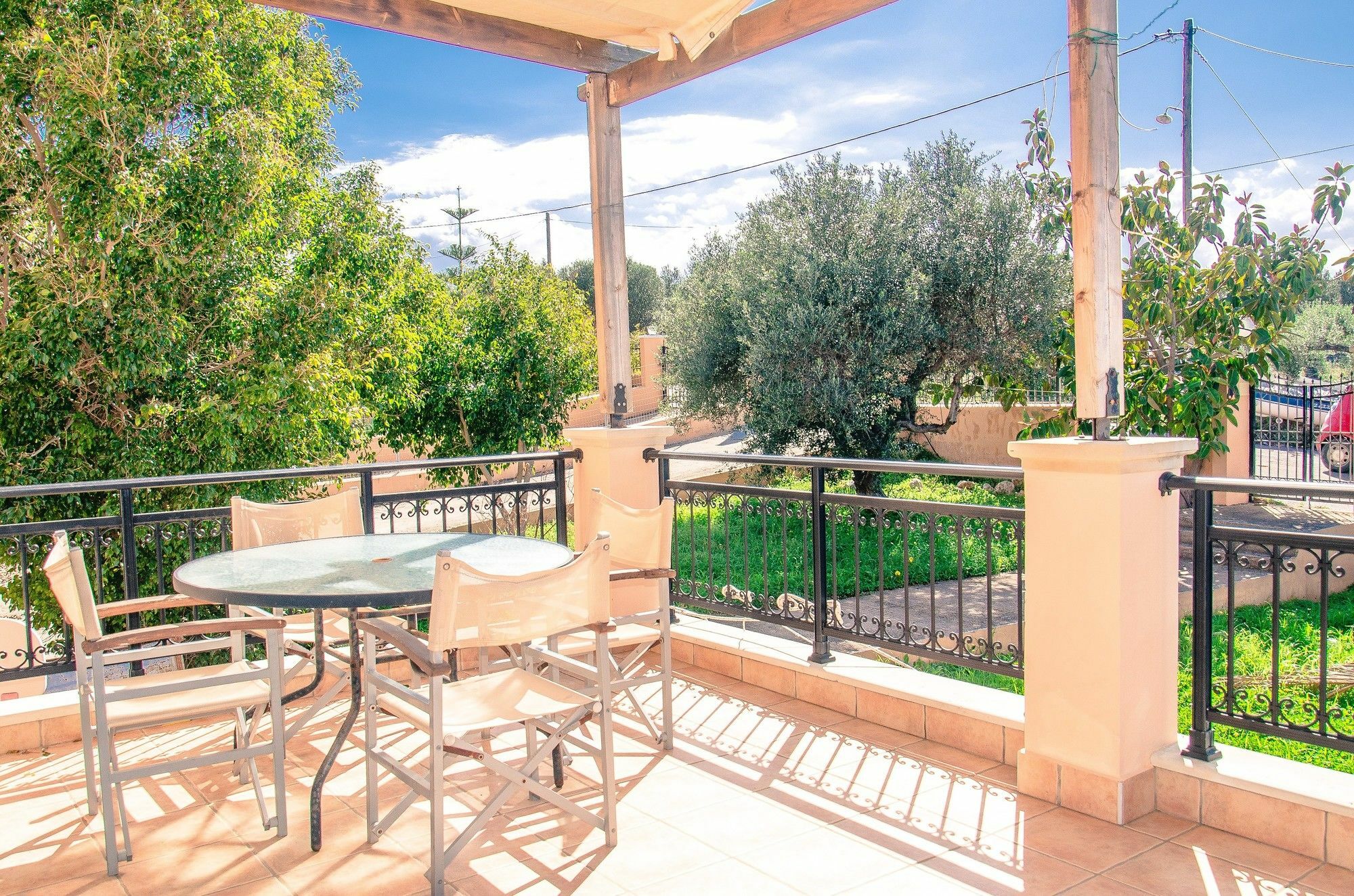 Thea * Stavros (Crete)