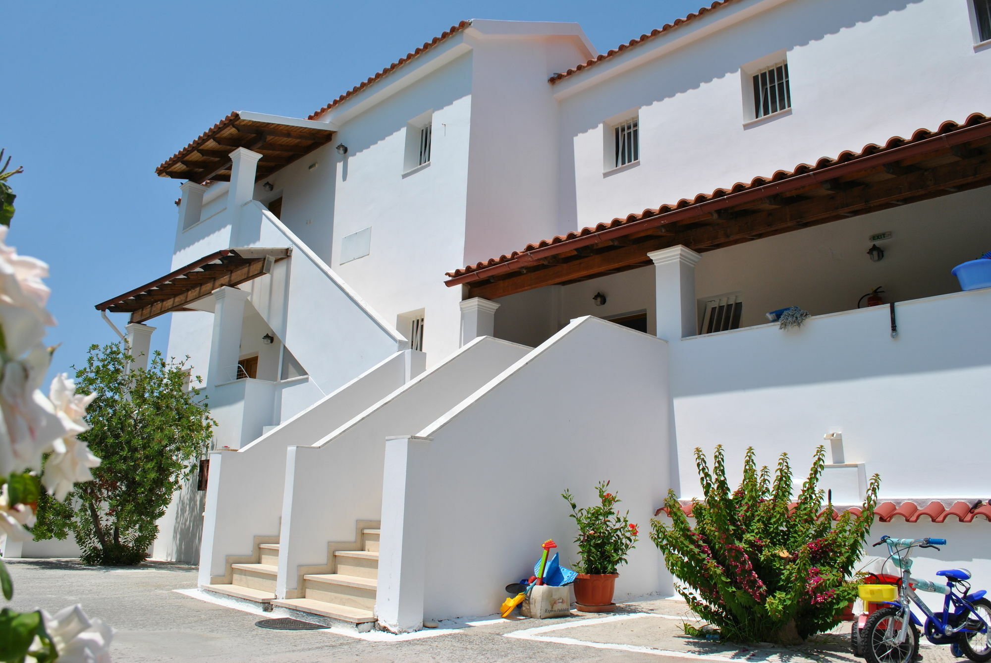 Tria Adelphia 2* Arillas (Corfu)