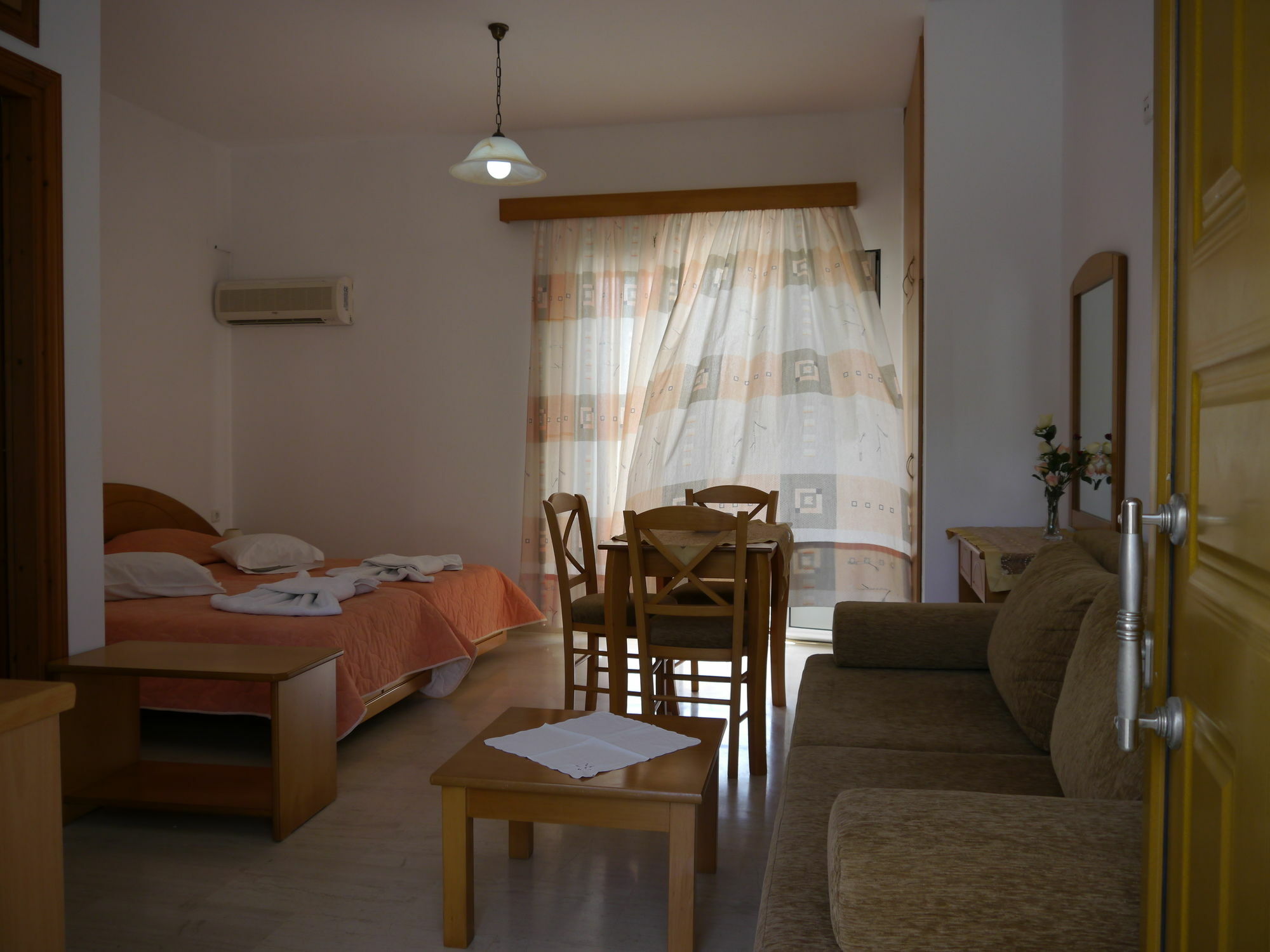 Tria Adelphia 2* Arillas (Corfu)