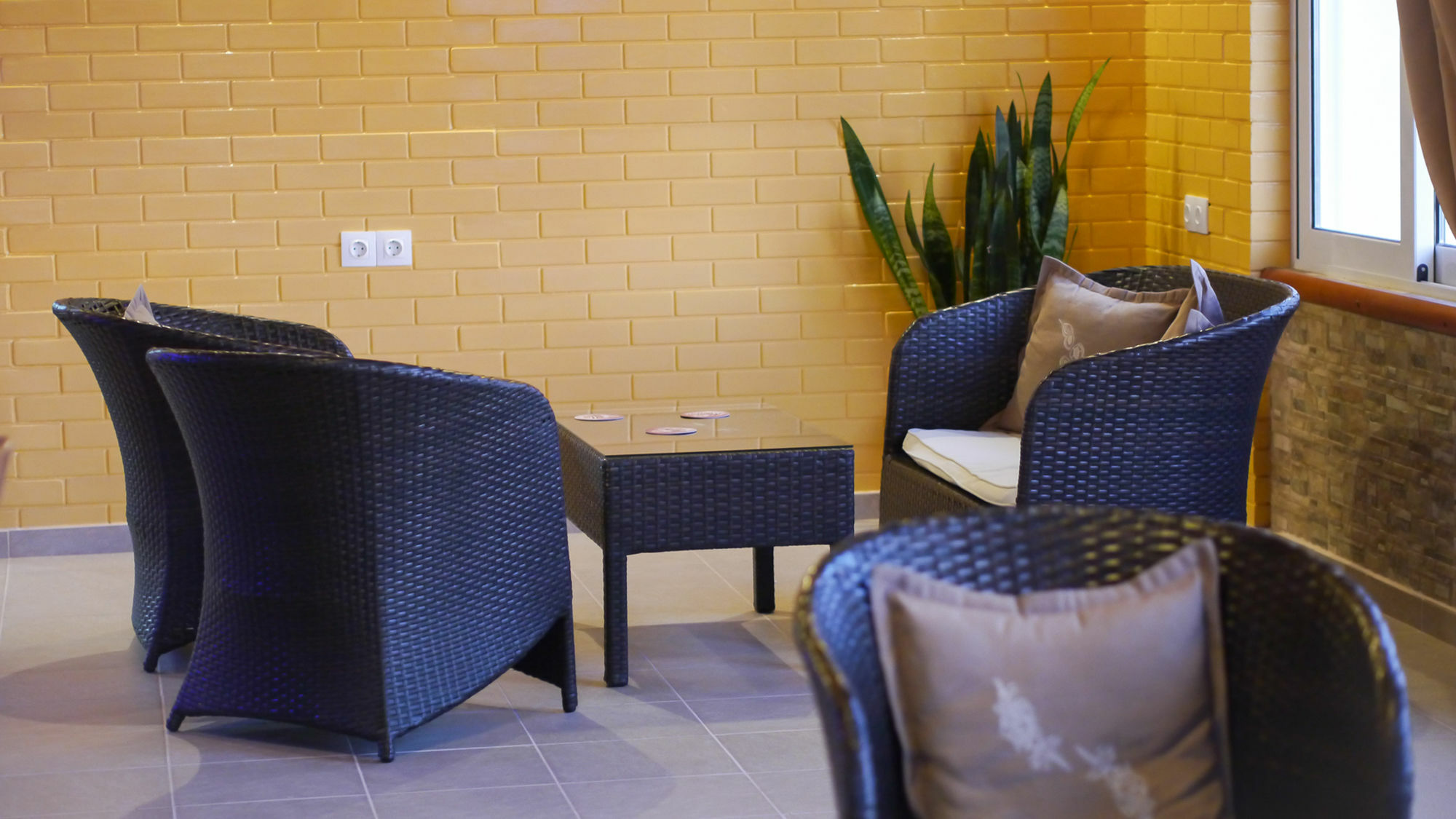 Tria Adelphia Aparthotel 2*