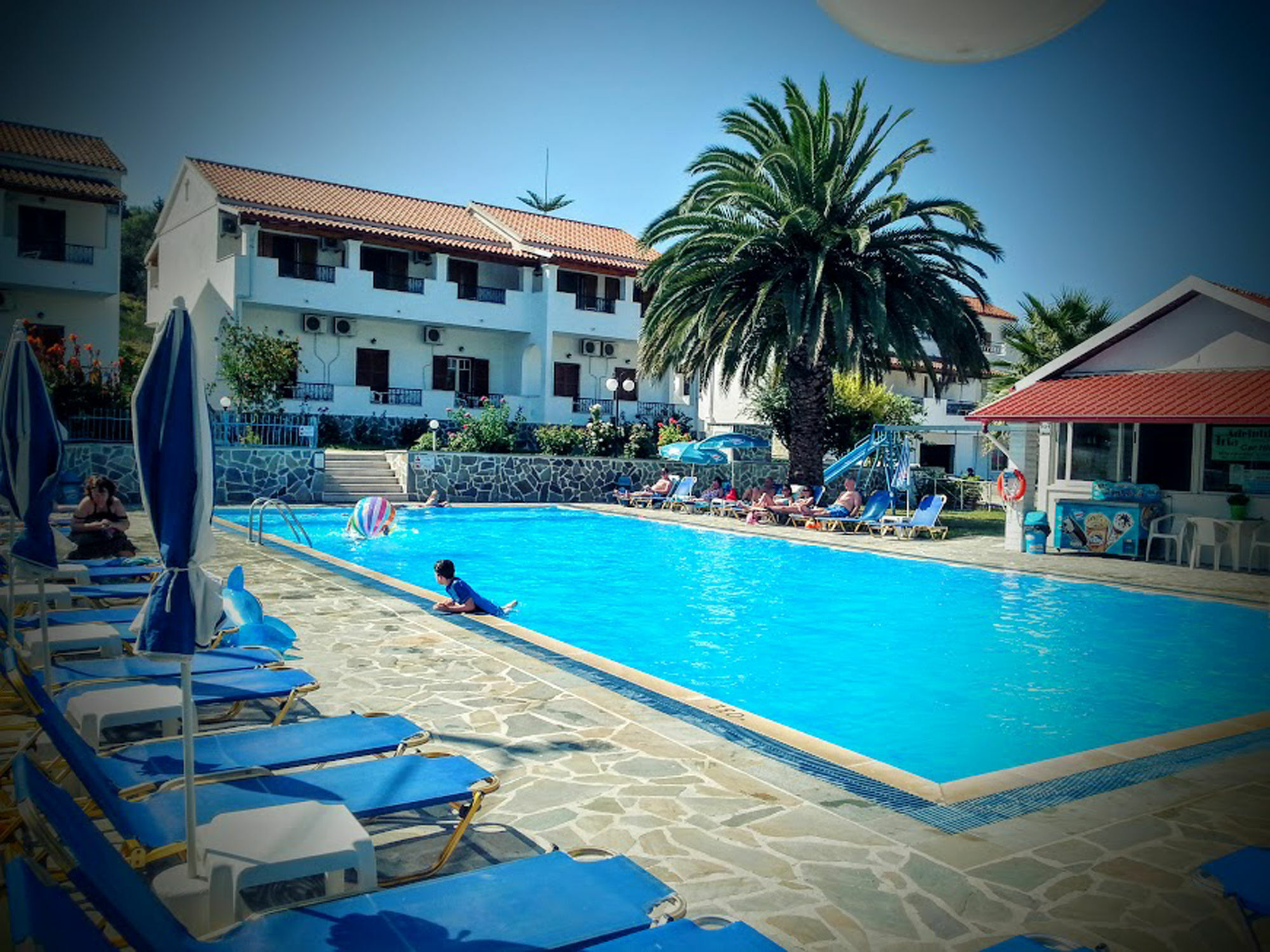 Tria Adelphia Aparthotel 2*