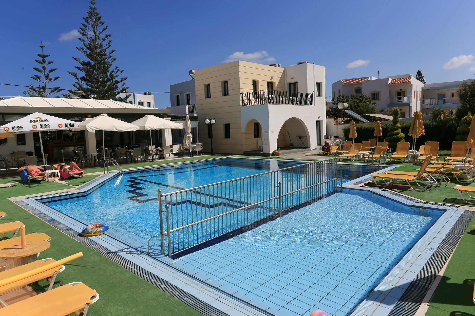 Artemis Aparthotel