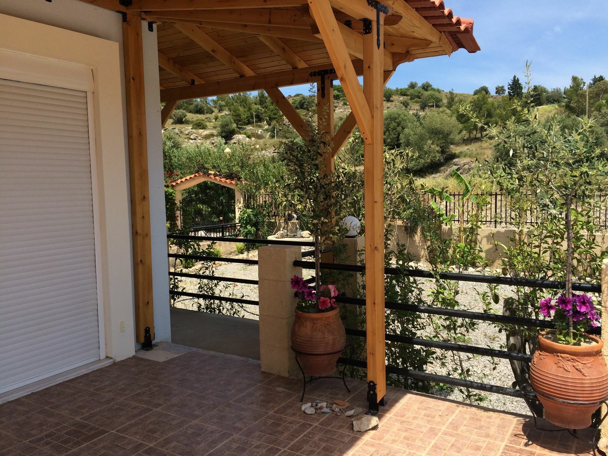 Vlycha & Apartment Lindos (Rhodes)