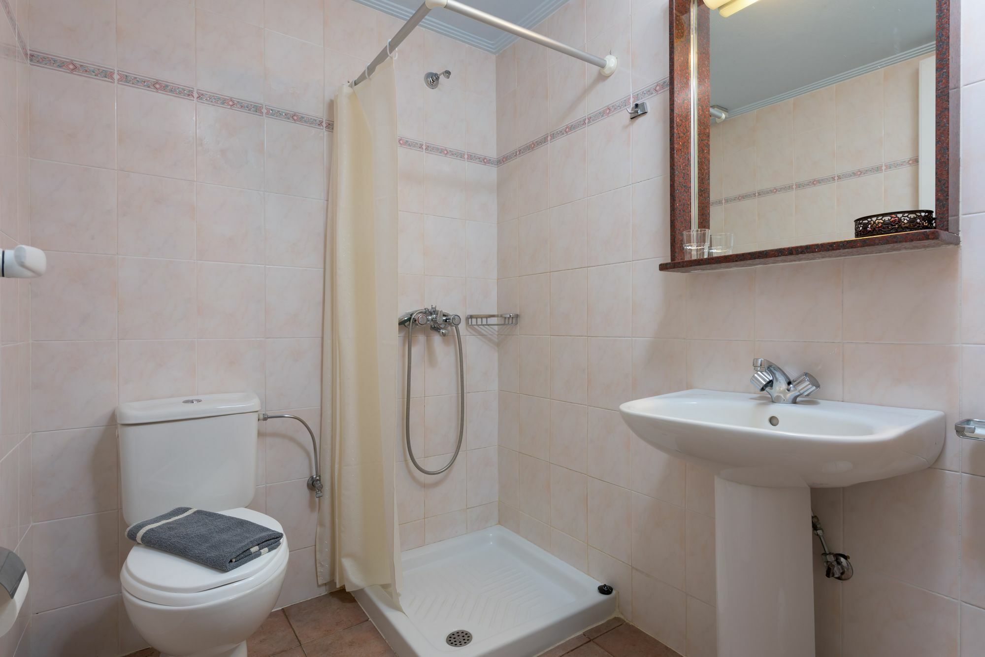 Vlycha & Apartment Lindos (Rhodes)