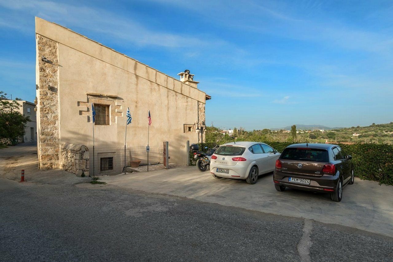 Zouridi Park 3*