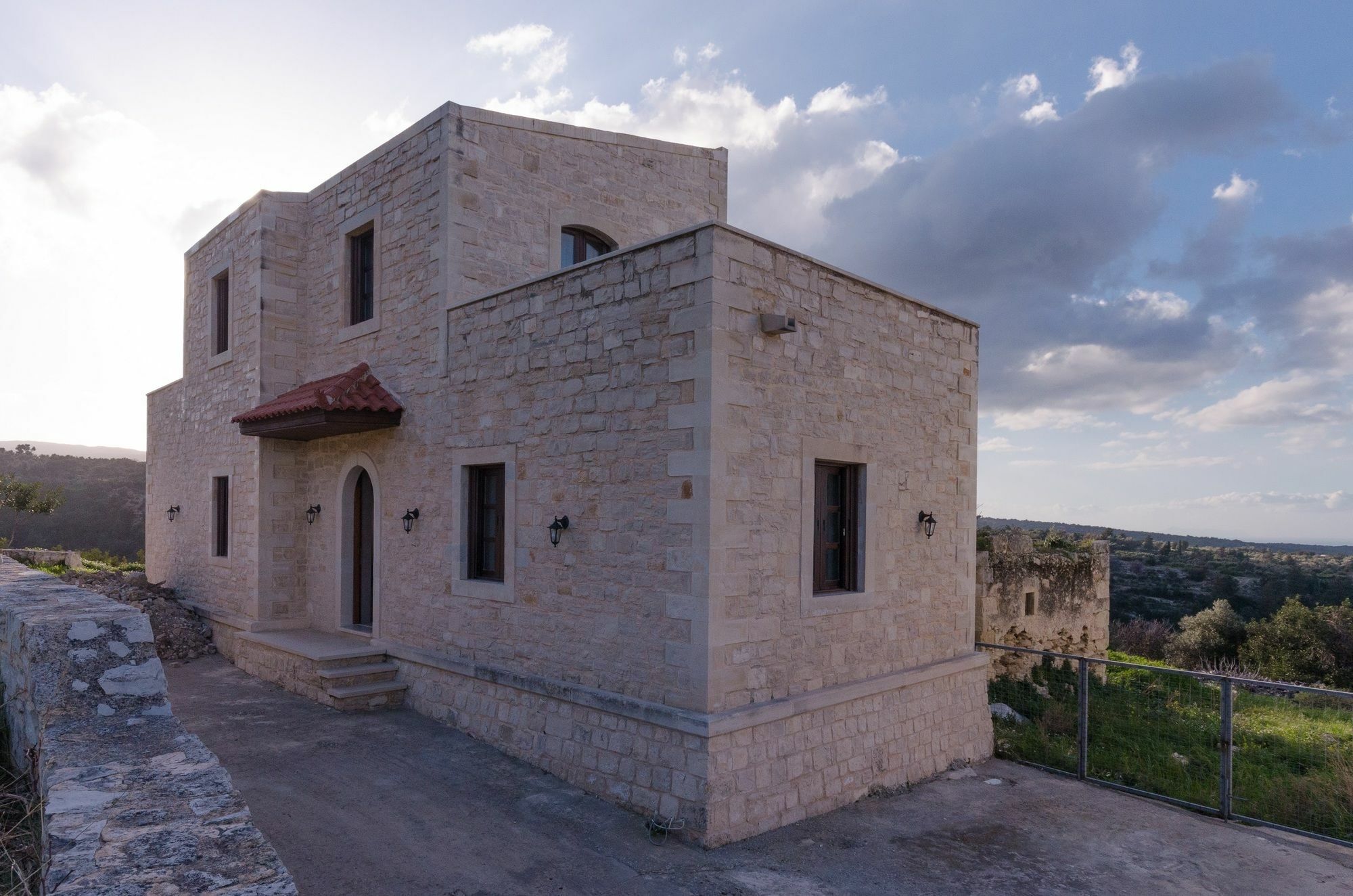 Dim Art Stone House