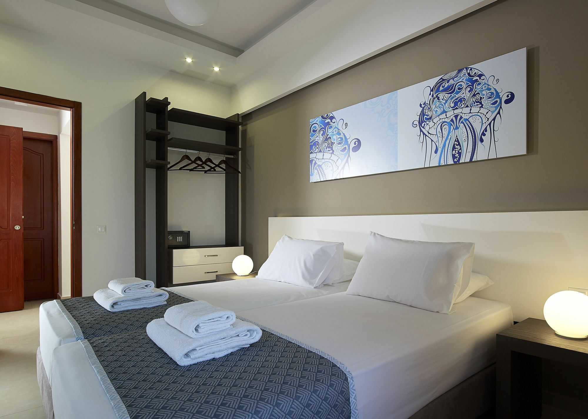 Coral Apartment