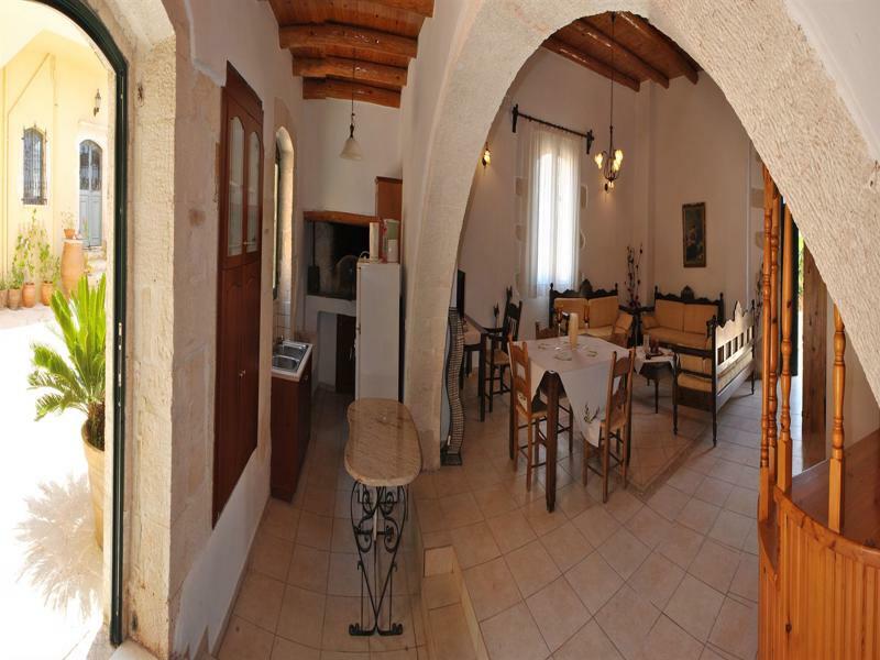 Skandalis Traditional Apartment