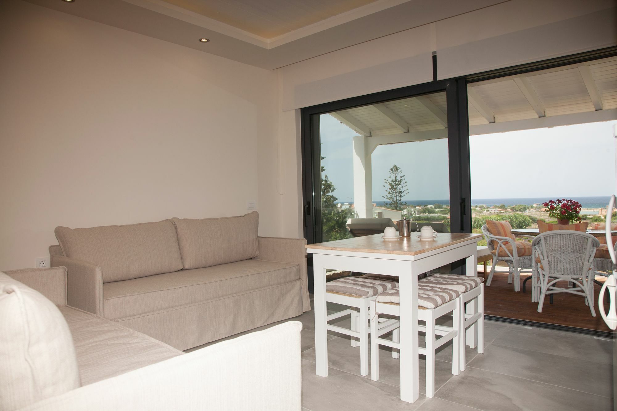 Artemis Village & 4*