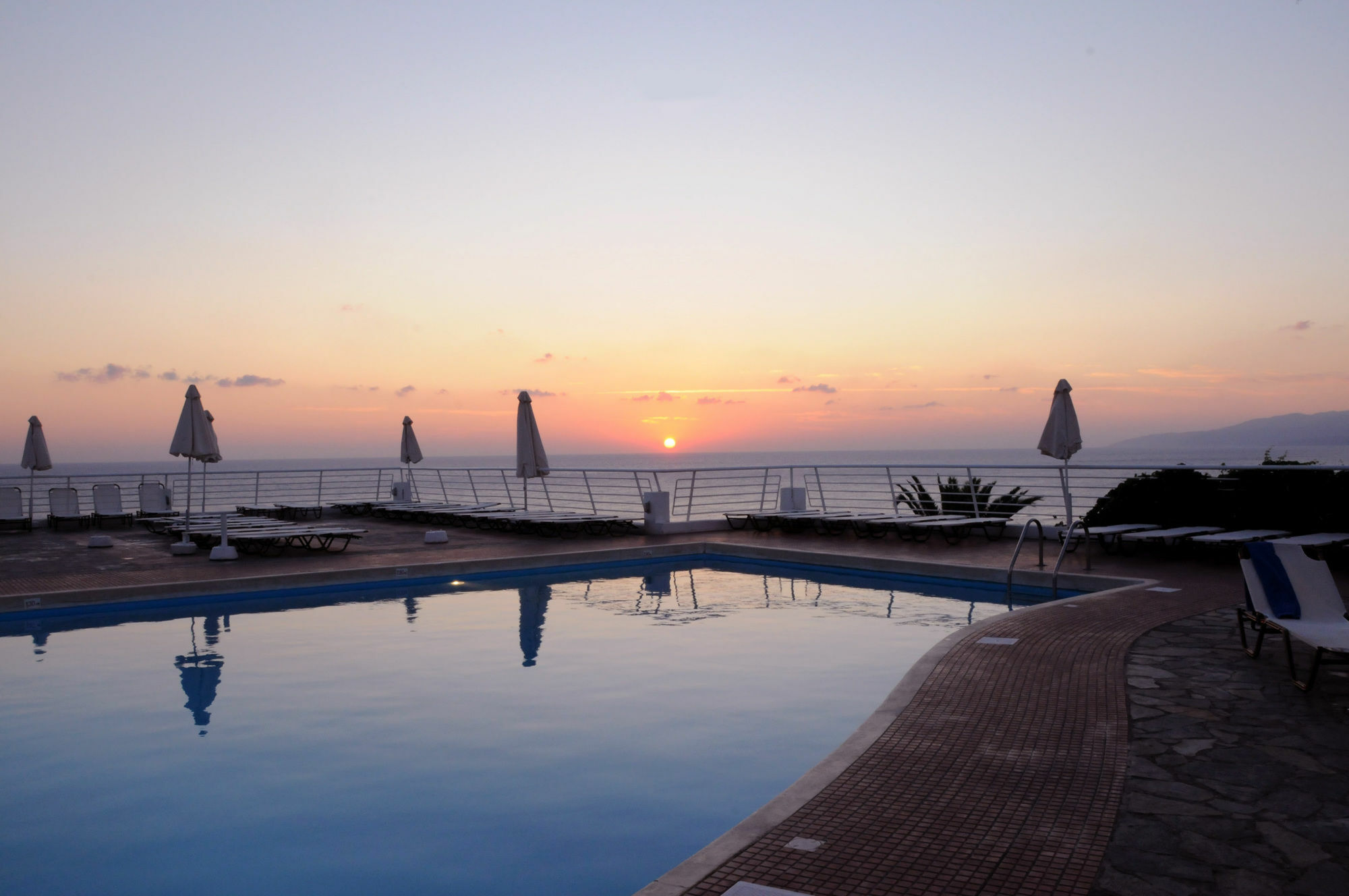 Village & 4* Hersonissos (Crete)