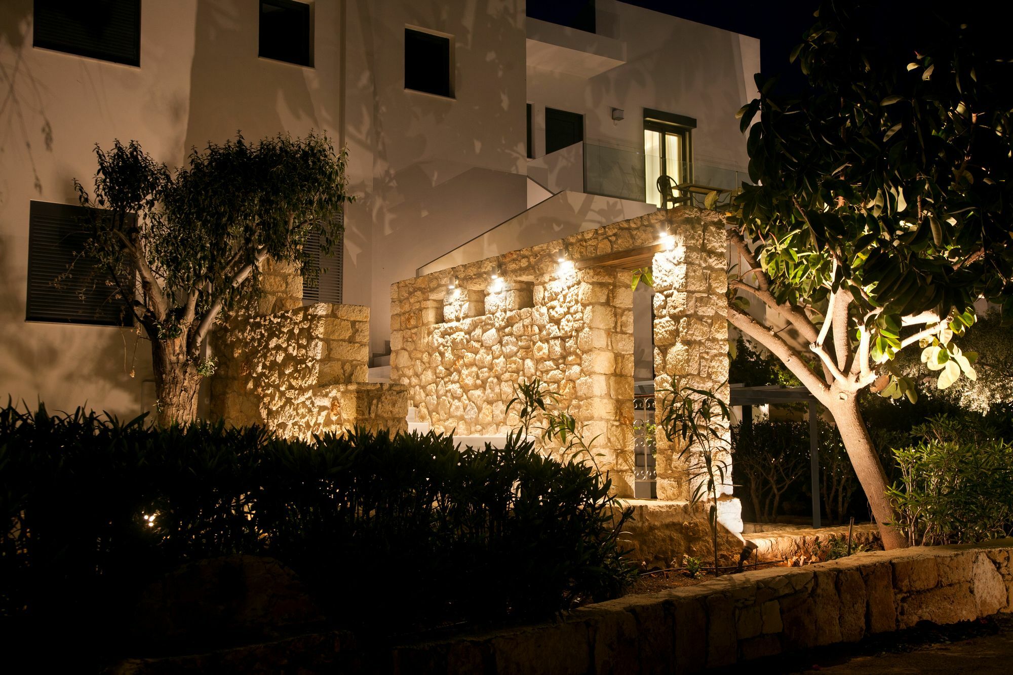 Artemis Village & 4* Stavros (Crete)