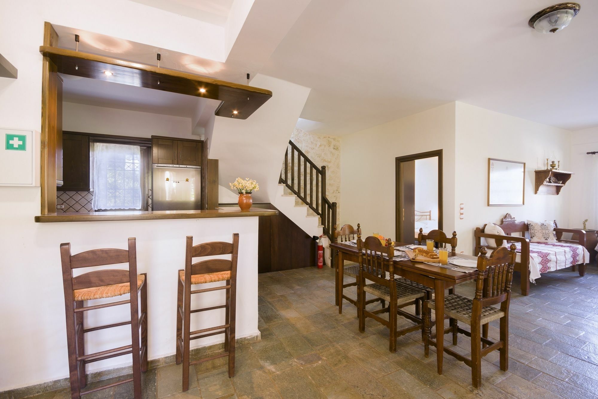Villa Dim Art Traditional *