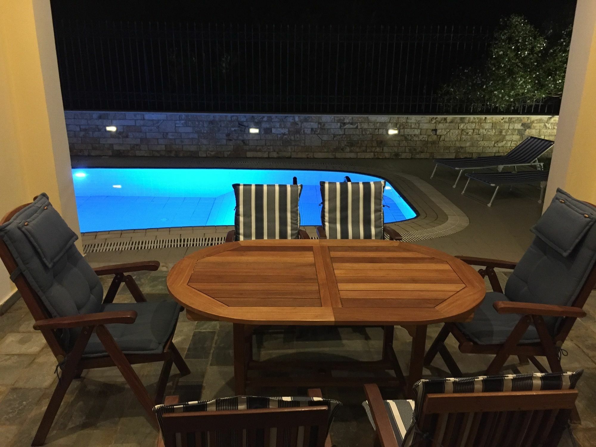 Villa Dim Art Traditional *