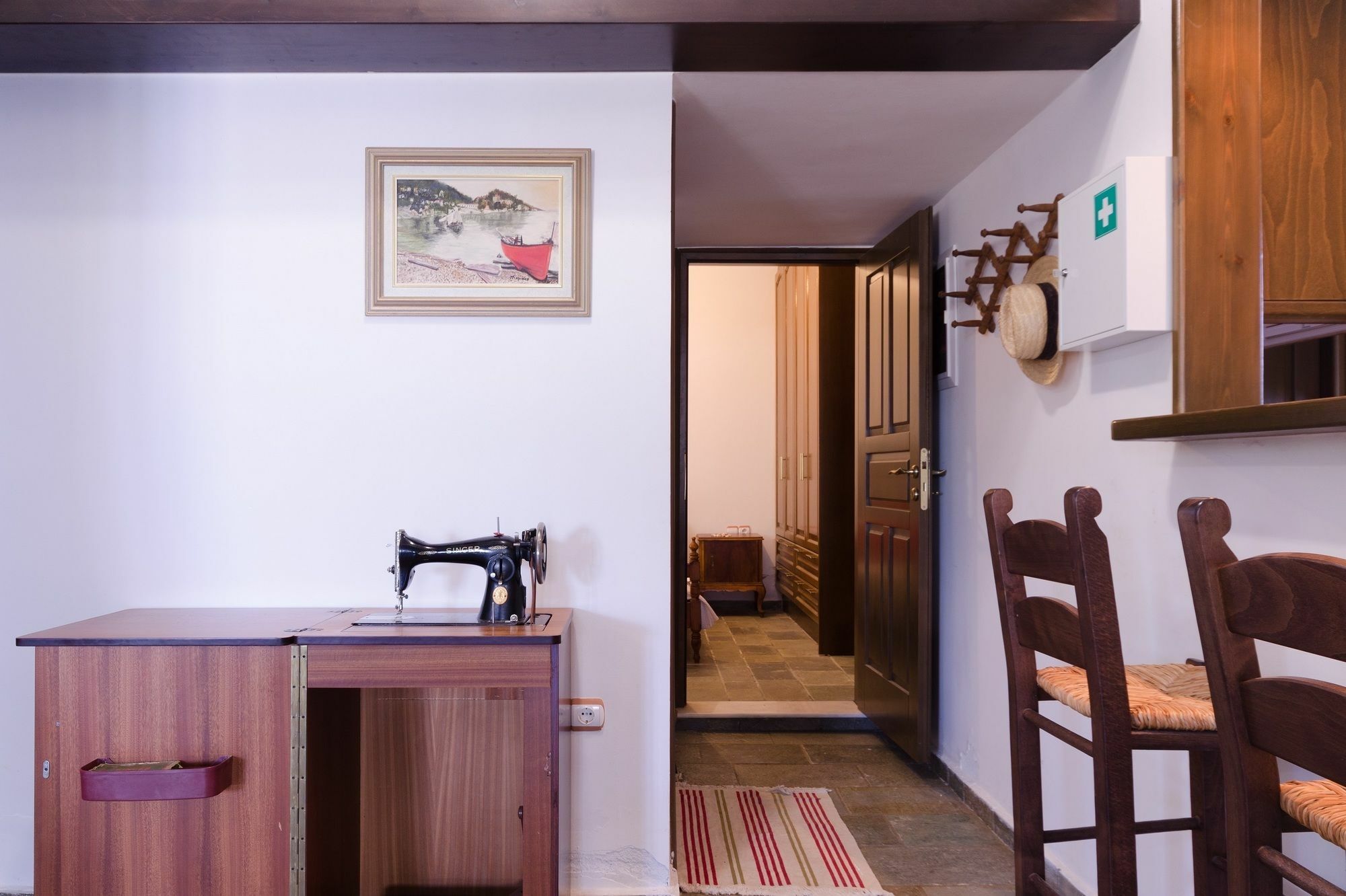 Dim Art Traditional Villa
