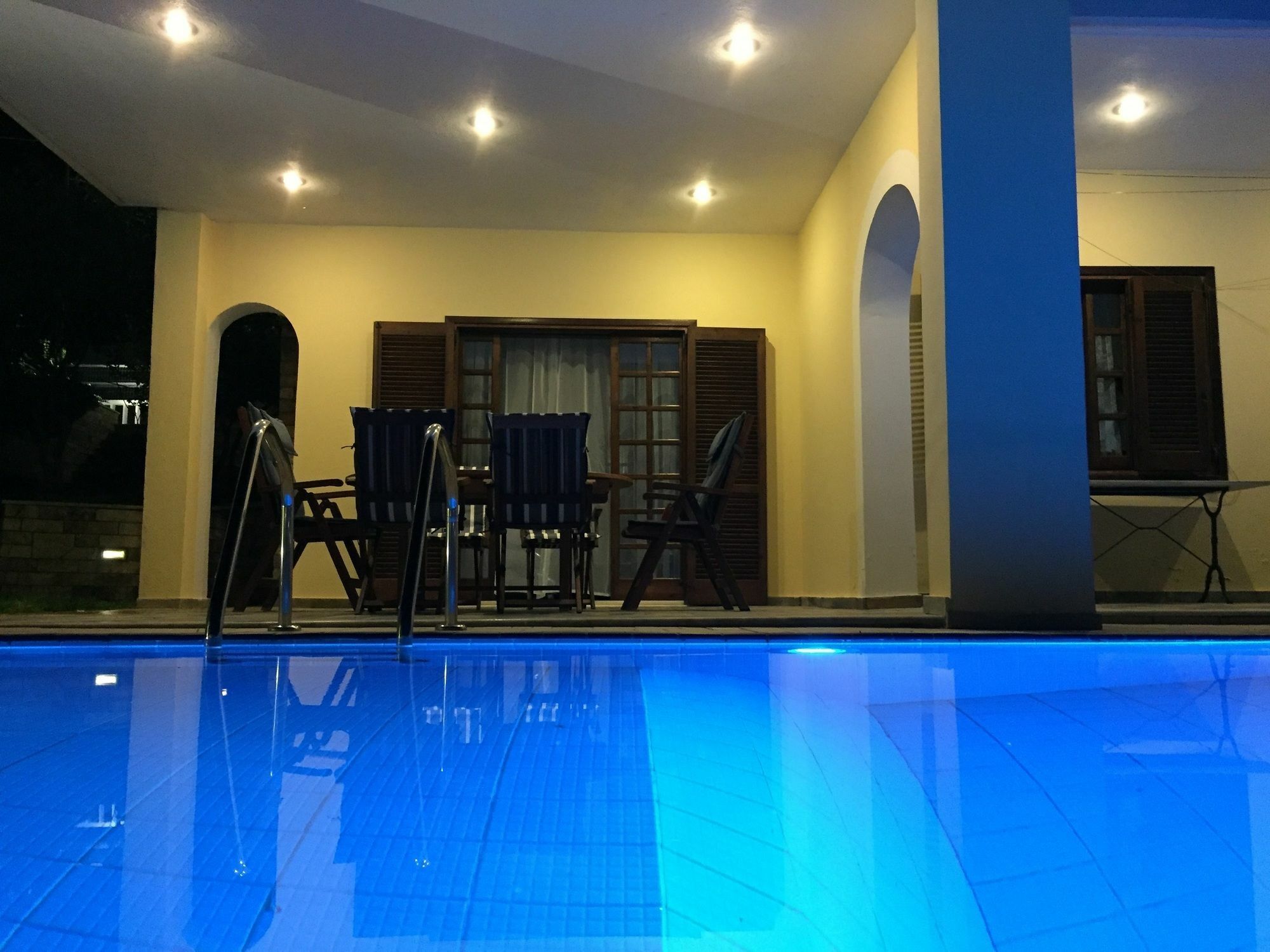 Dim Art Traditional Villa *