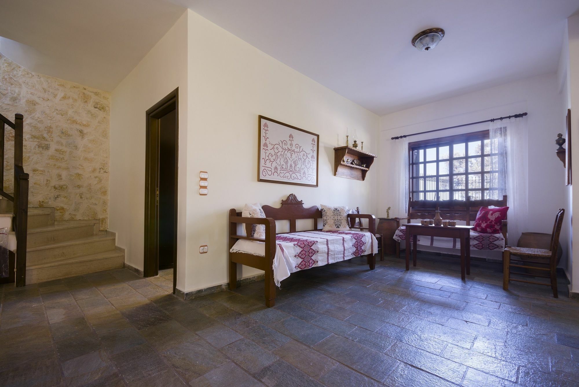 Villa Dim Art Traditional