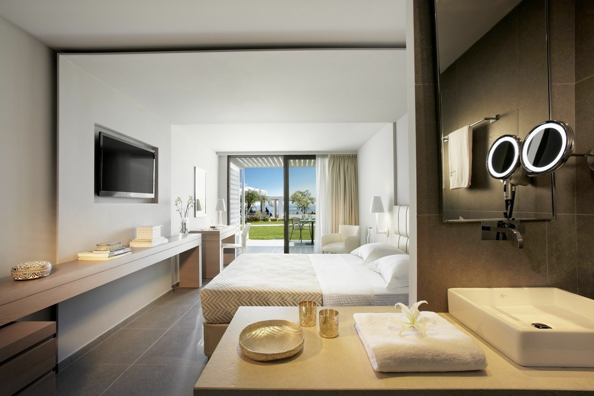 Hotel Lichnos 5*