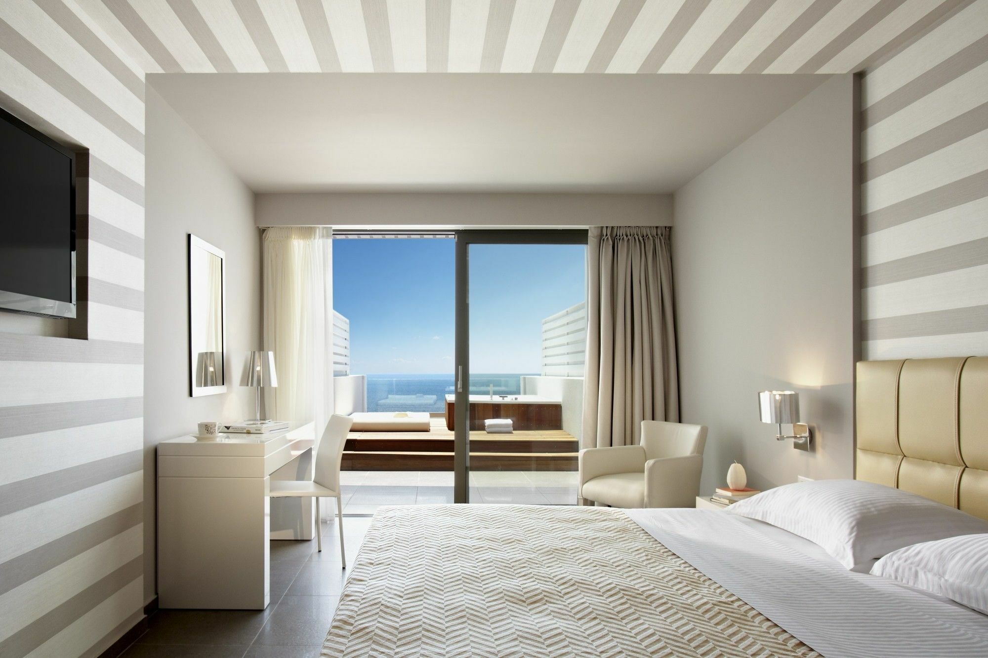 Hotel Lichnos 5*
