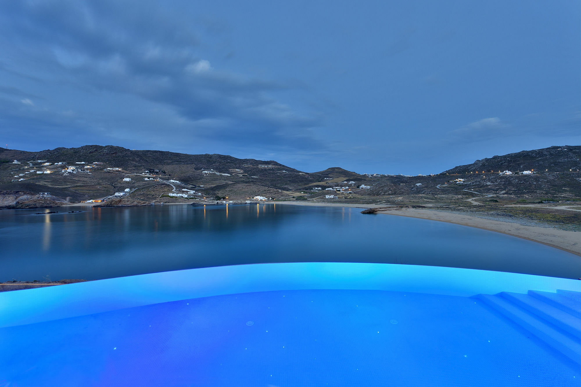 Villa Barbarossa - Elegant Beachfront Retreat With Heated Pool & Outdoor Gym