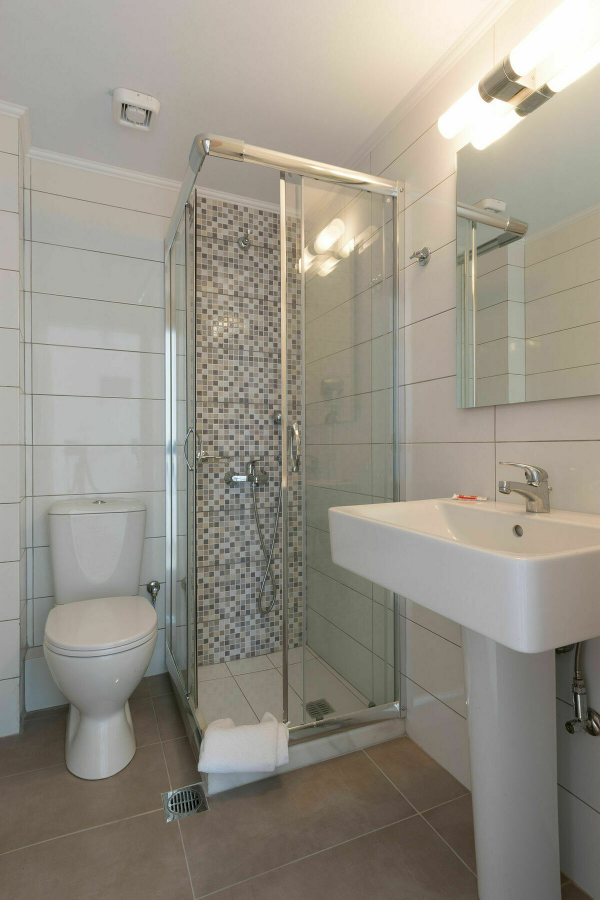Apartment Socrates & Restaurant Milatos