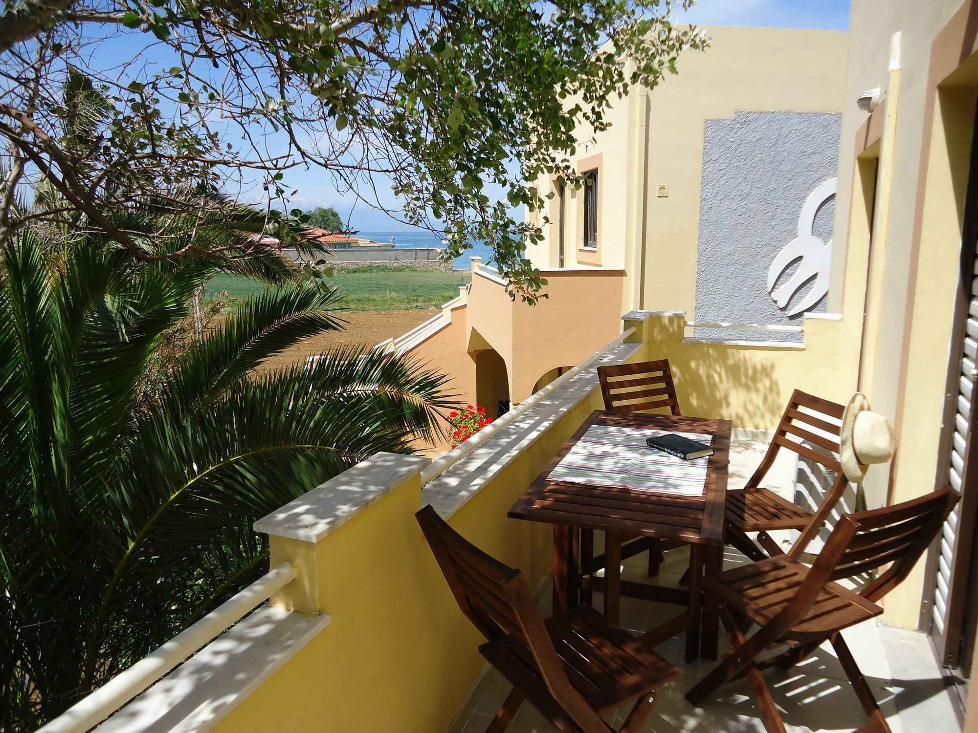 Almyra & Apartment Sfakaki