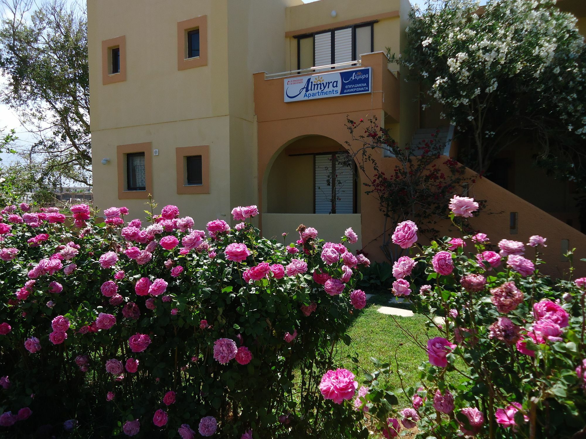 Almyra & Apartment Sfakaki