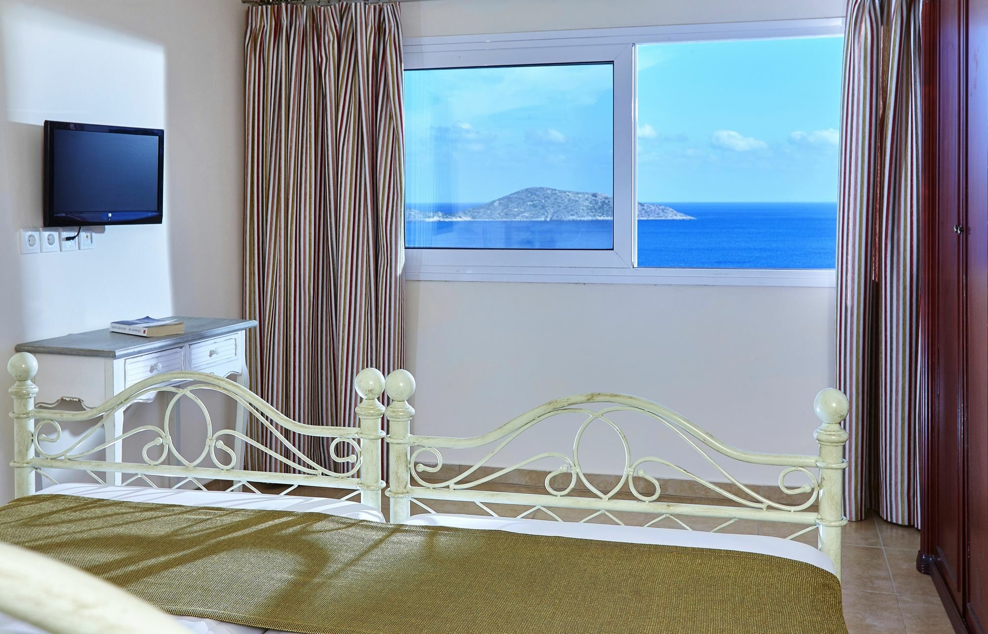 Elounda Eleon Ellinika (Crete)