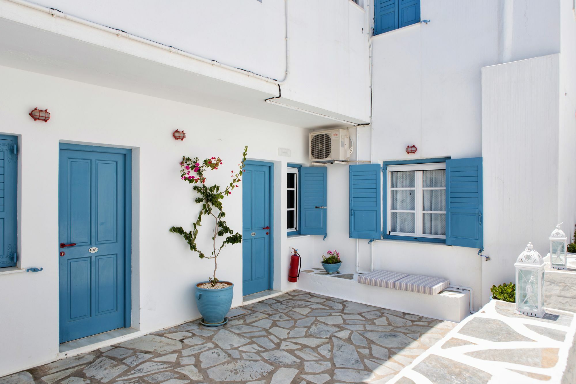 Fivos * Parikia (Paros)
