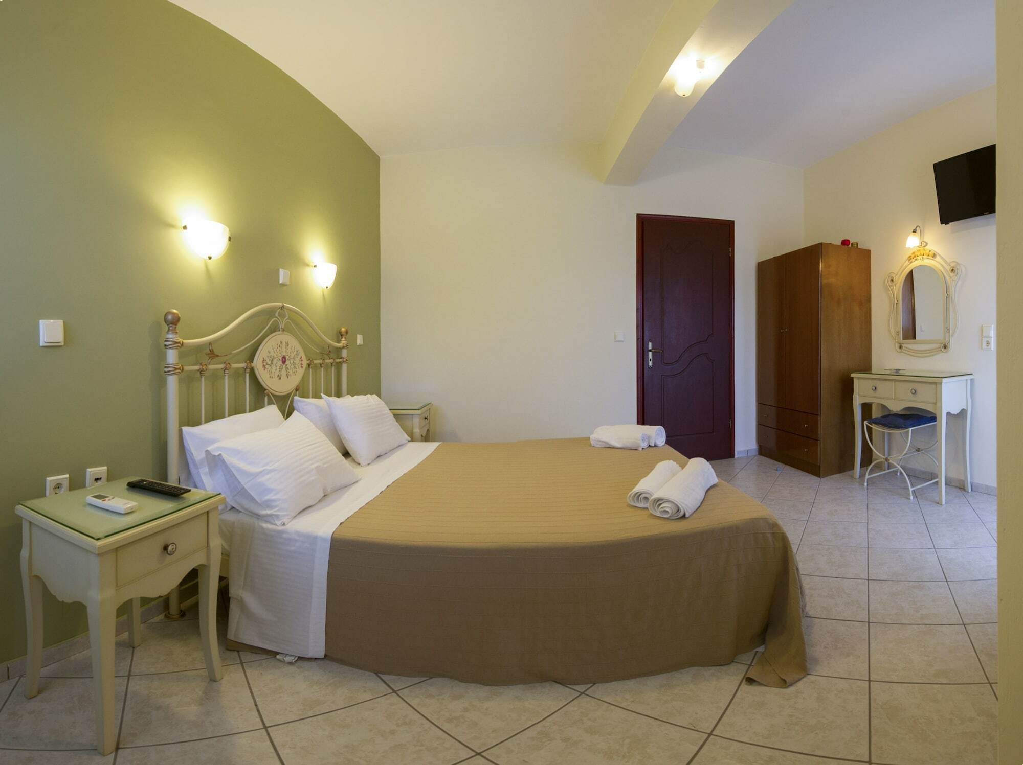 Apartment Rousis Studios