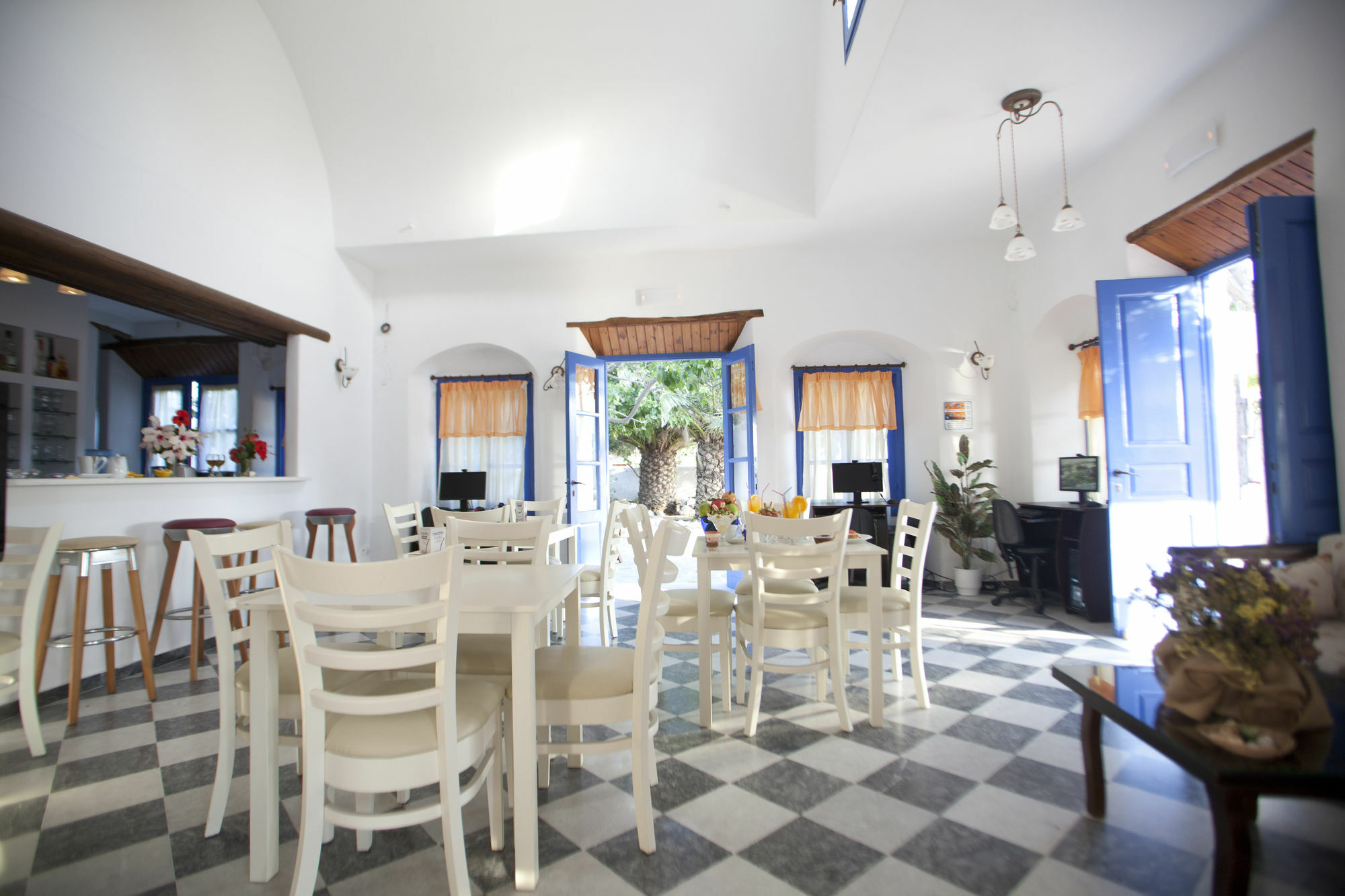Naxian Queen Luxury & Agia Anna (Naxos)