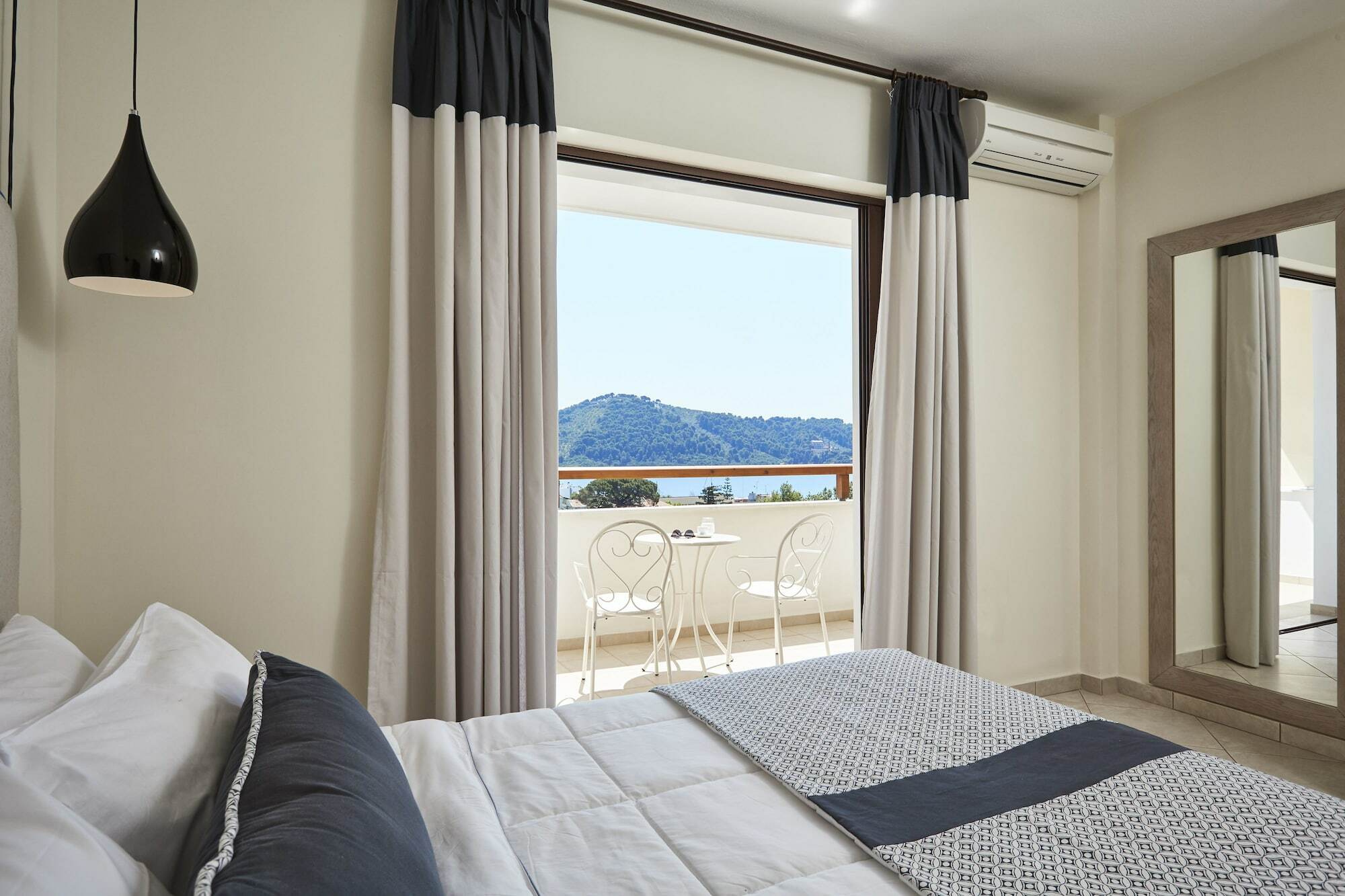 Living 3* Skiathos Town