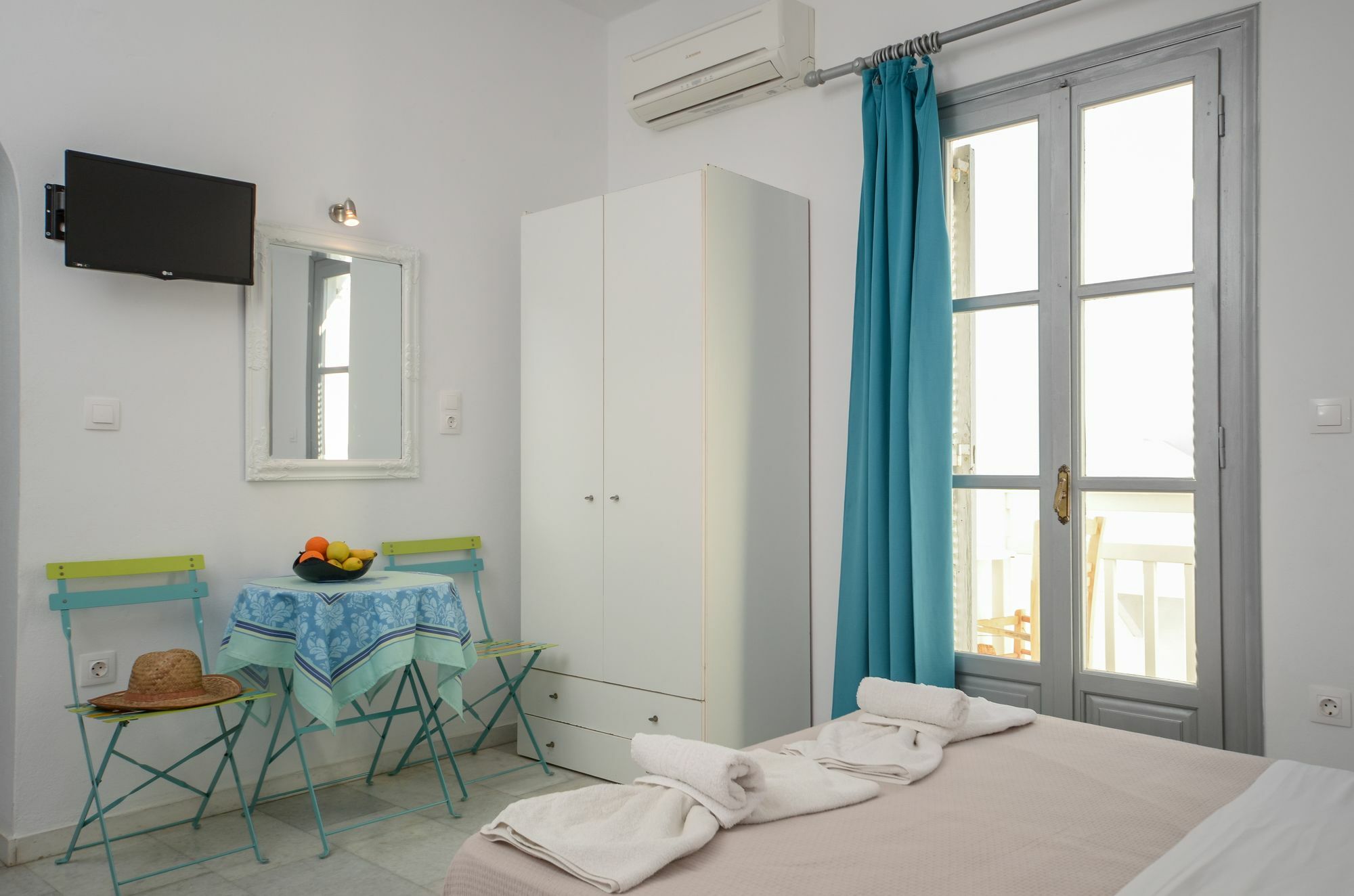 Depis & Naxos City