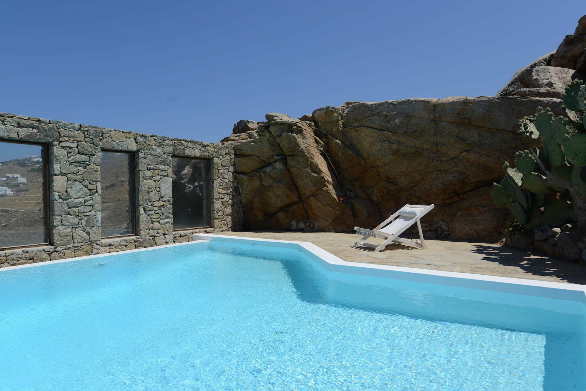Mykonos Topaz By Diles Fanari (Mykonos)