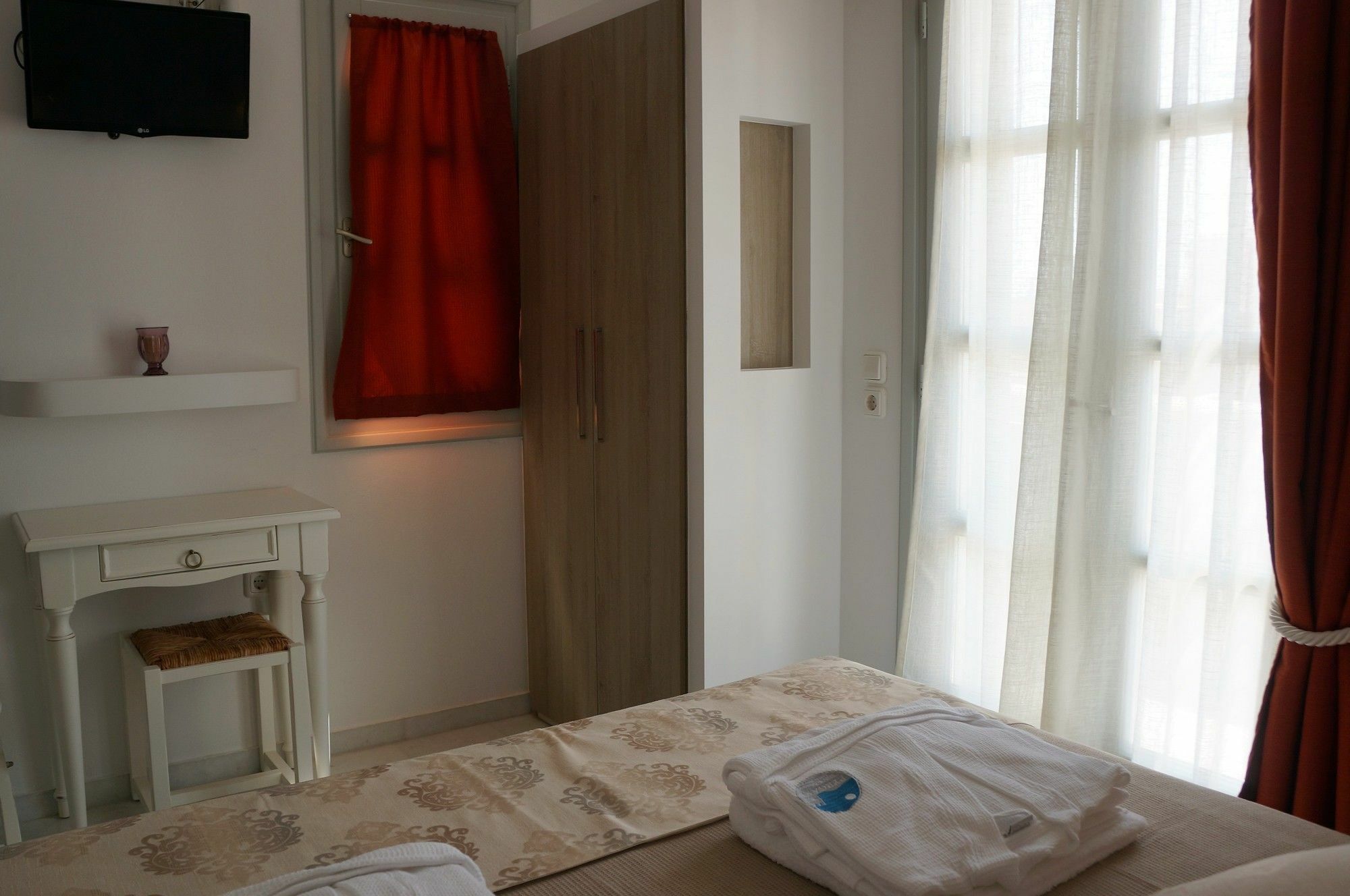 Pyrgaki Sun & Moon Luxury Suites Hotel 3*