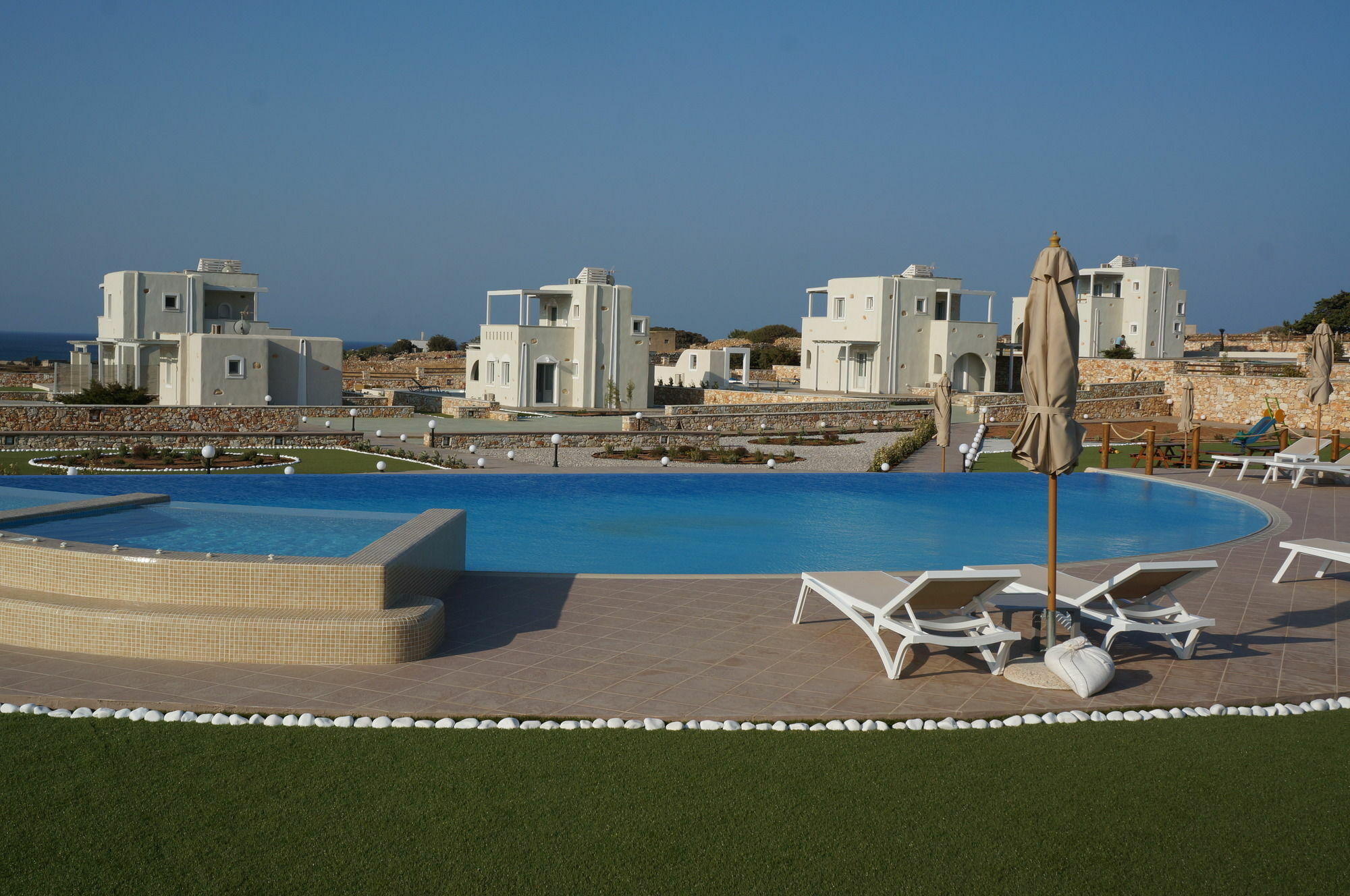 Pyrgaki Sun & Moon Luxury Suites Hotel