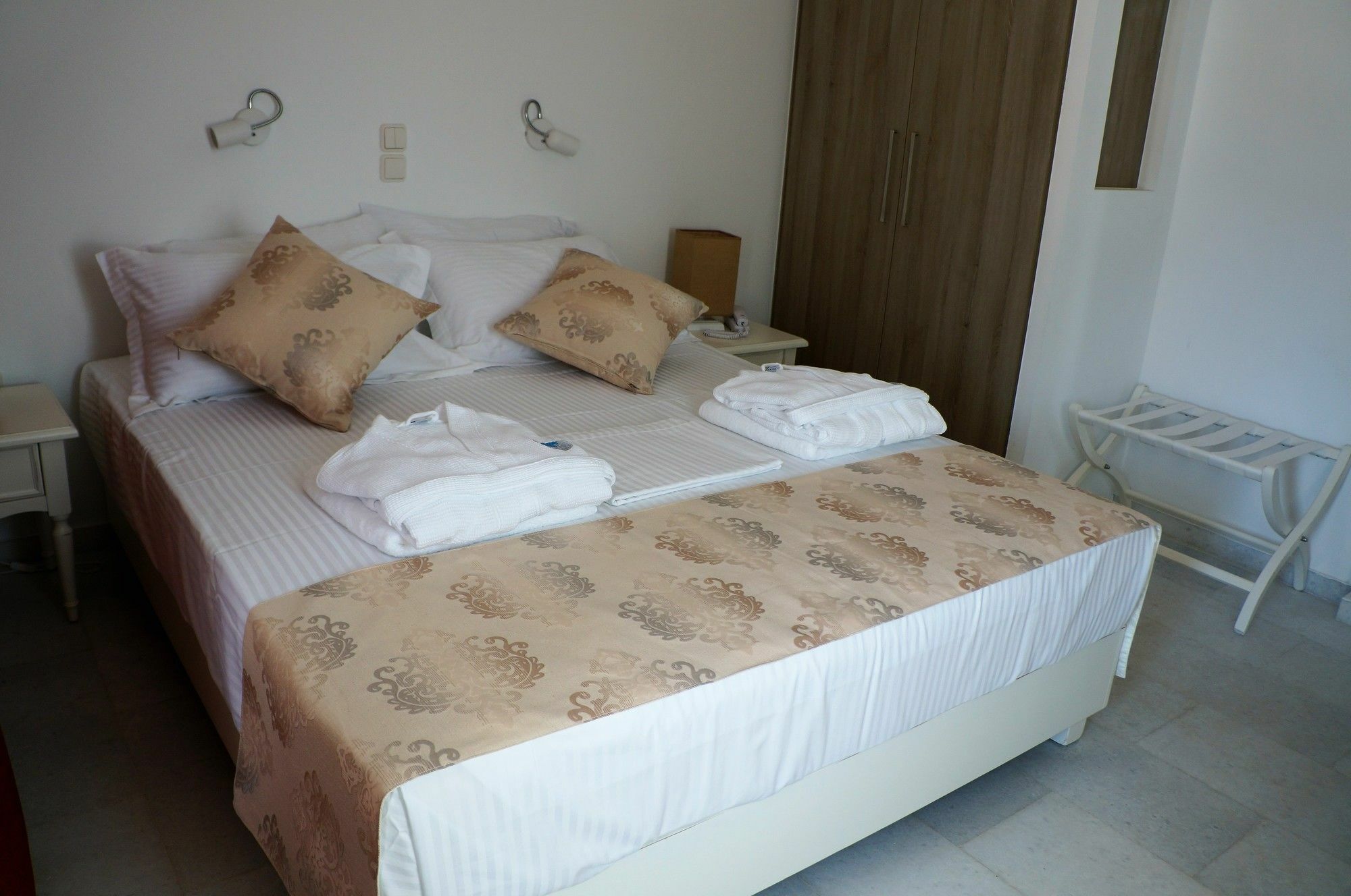 Pyrgaki Sun & Moon Luxury Suites Hotel