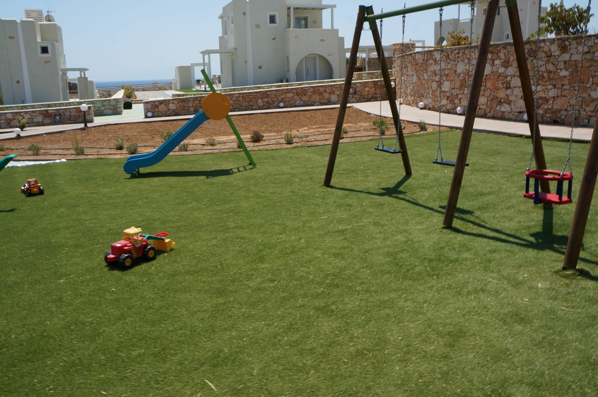 Pyrgaki Sun & Moon Luxury Suites Hotel